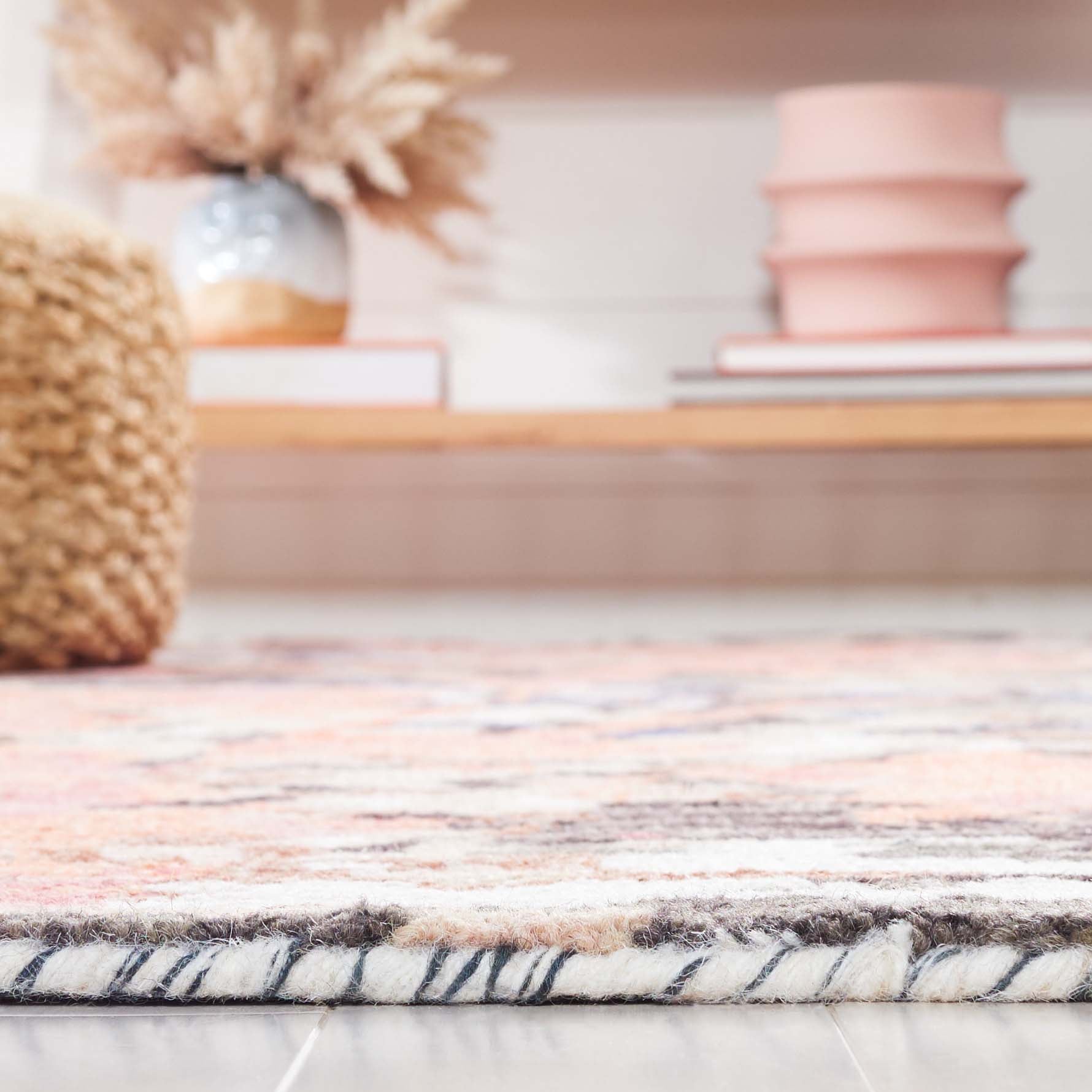 Safavieh Blossom 460 Rug, BLM460 - Pink / Ivory