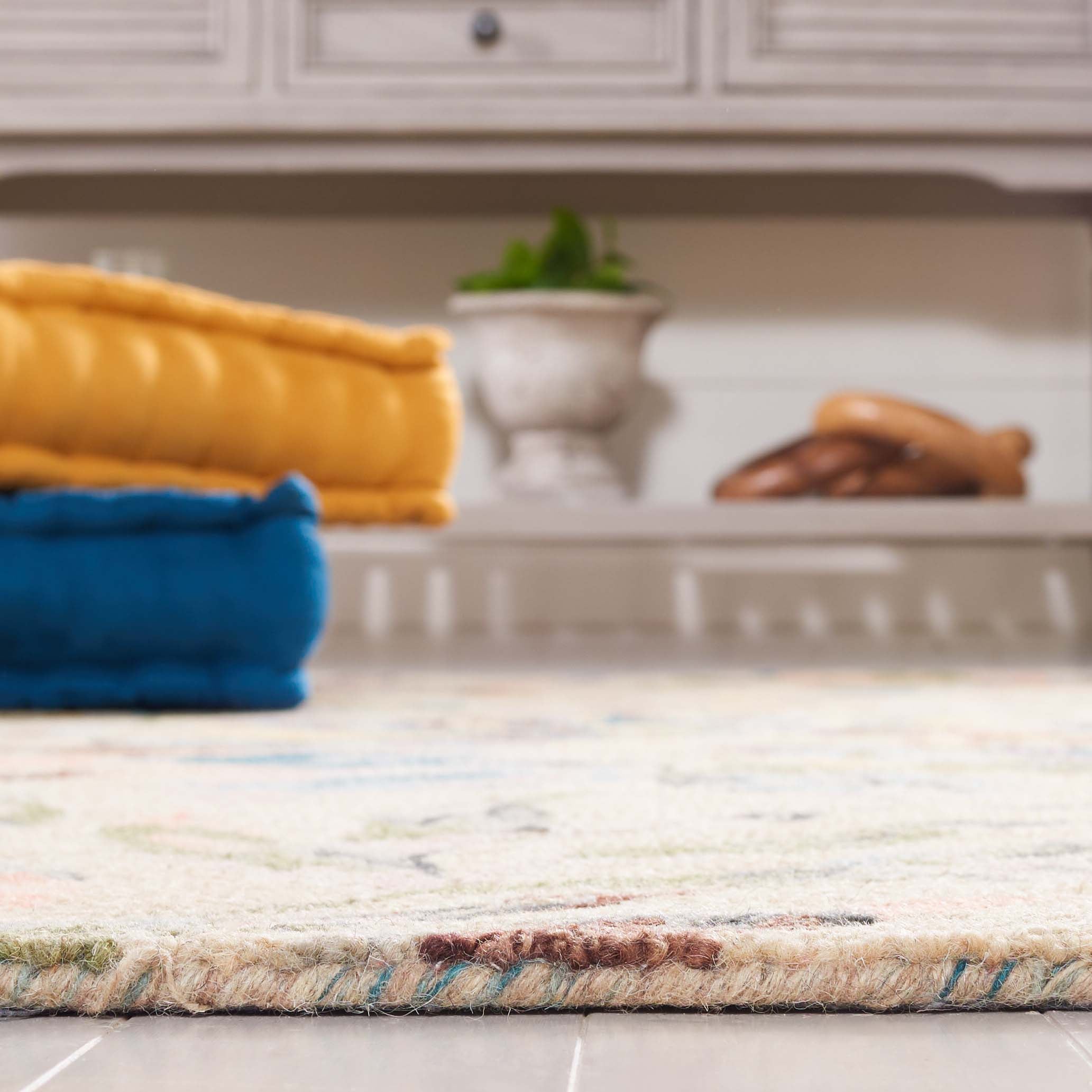 Safavieh Blossom 462 Rug, BLM462 - Beige / Purple