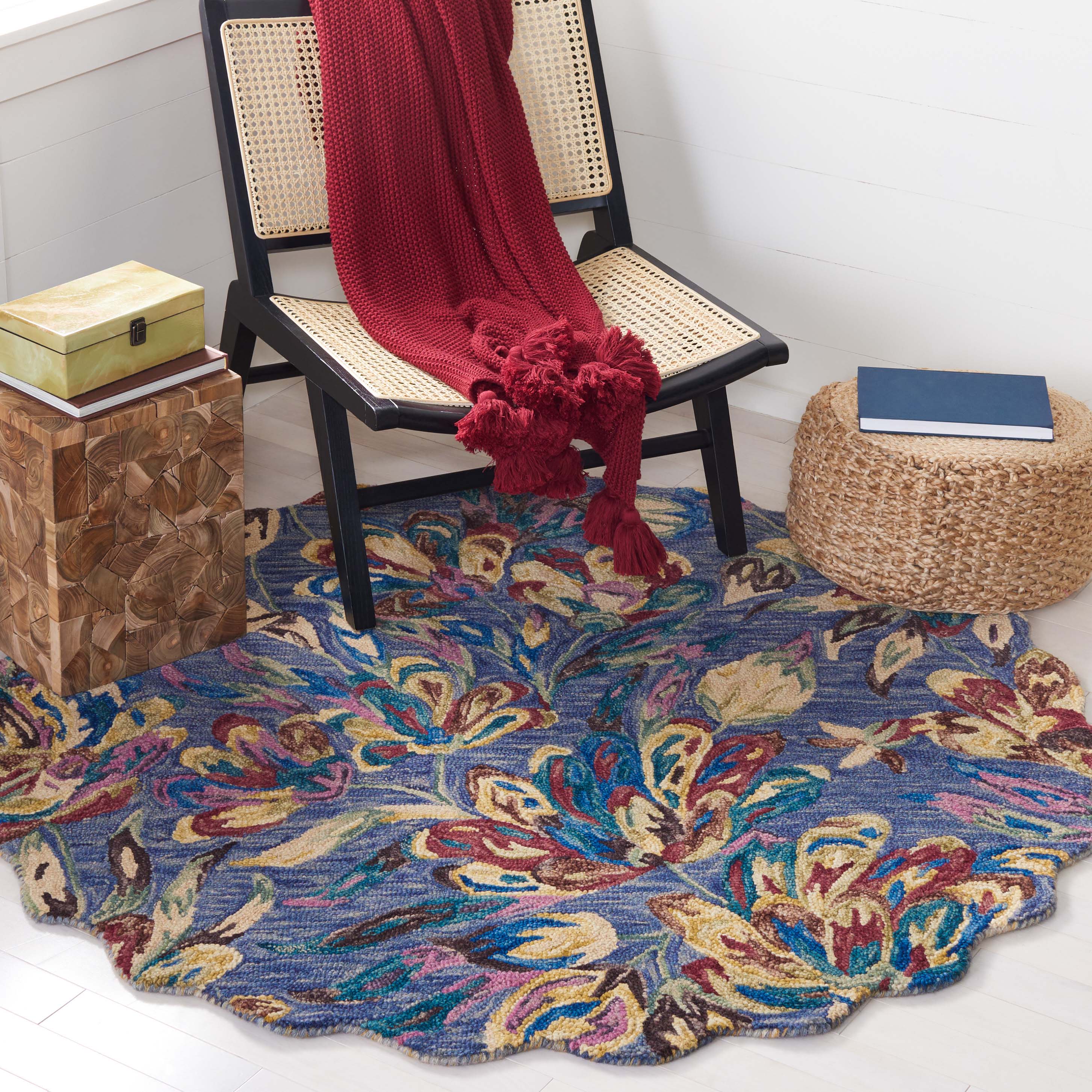 Safavieh Blossom 462 Rug, BLM462 - Blue / Violet