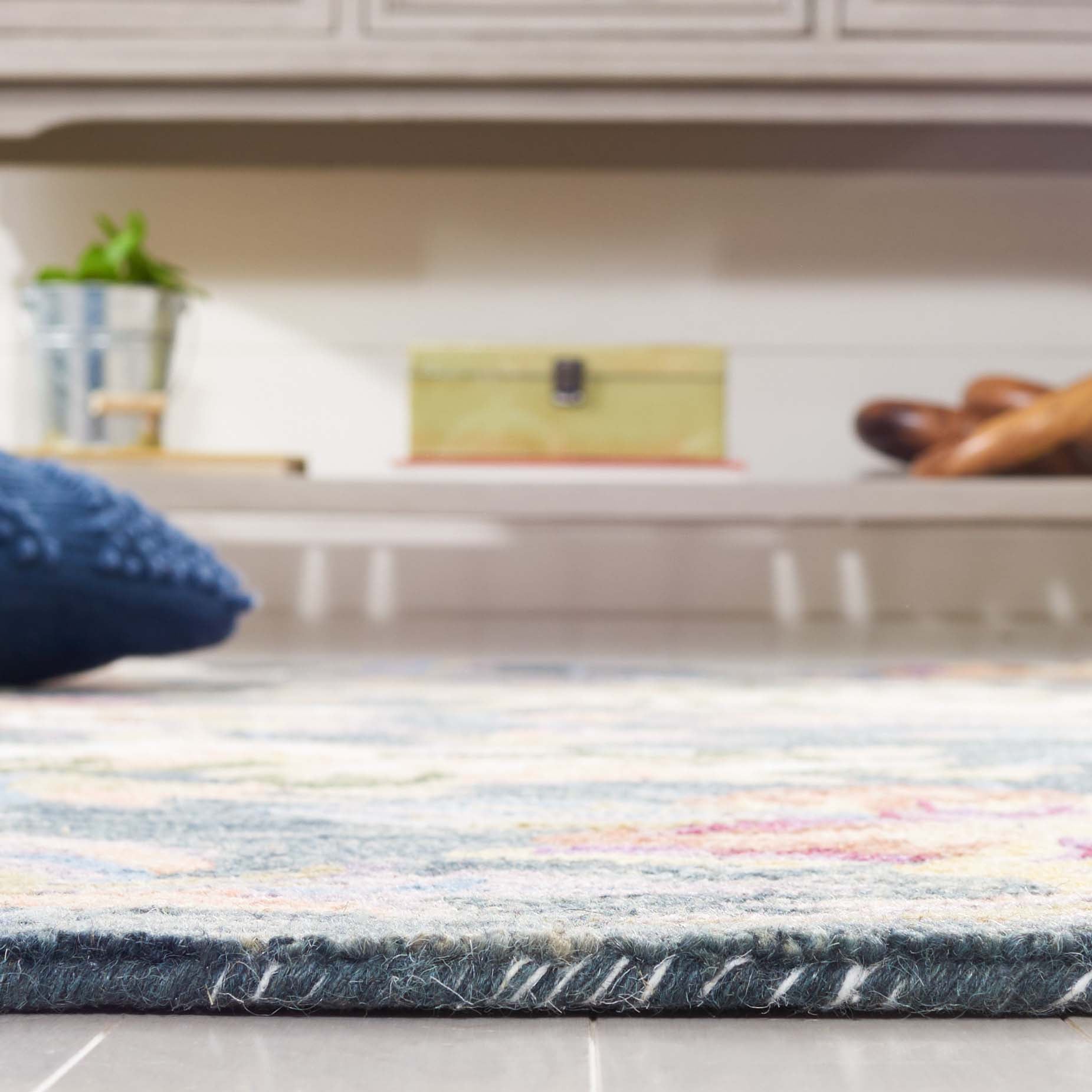 Safavieh Blossom 467 Rug, BLM467 - Grey / Violet