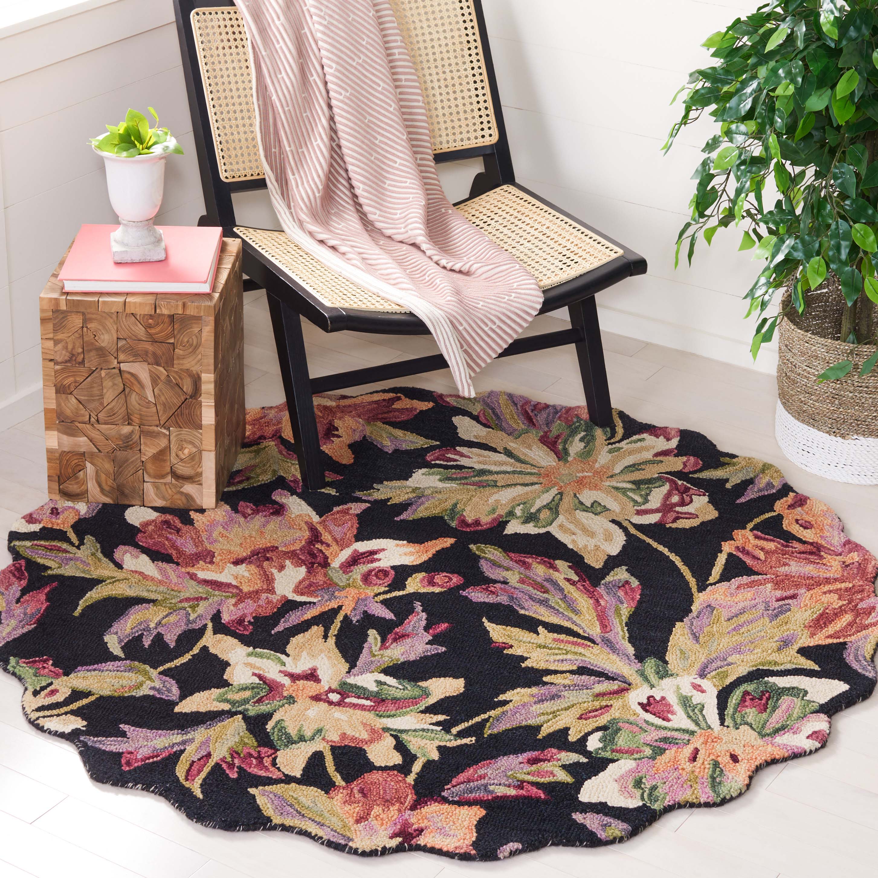 Safavieh Blossom 467 Rug, BLM467 - Black / Plum