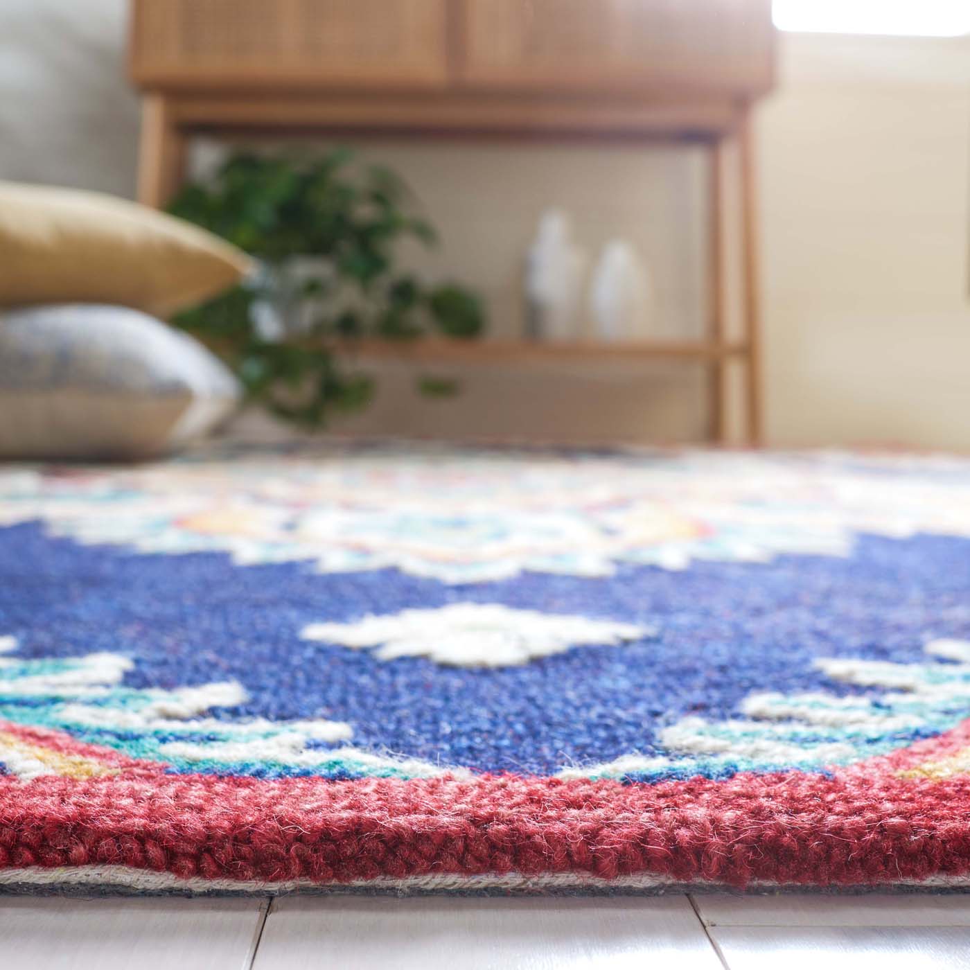 Safavieh Blossom 561 Rug, BLM561 - Navy / Ivory