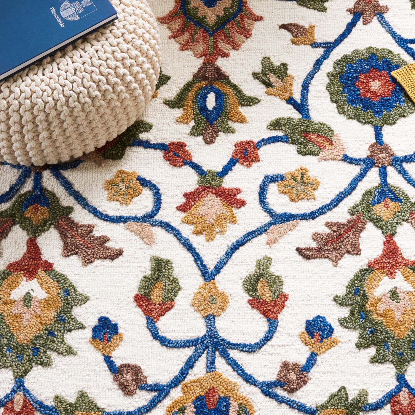 Safavieh Blossom 562 Rug, BLM562 - Ivory / Green