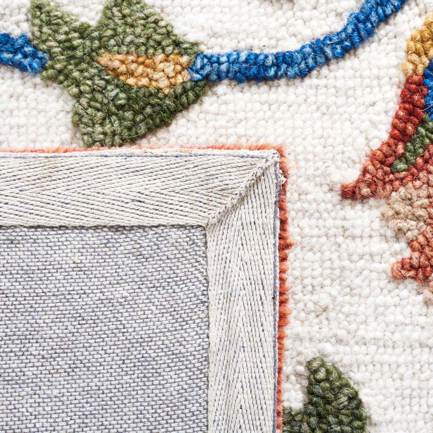 Safavieh Blossom 562 Rug, BLM562 - Ivory / Green