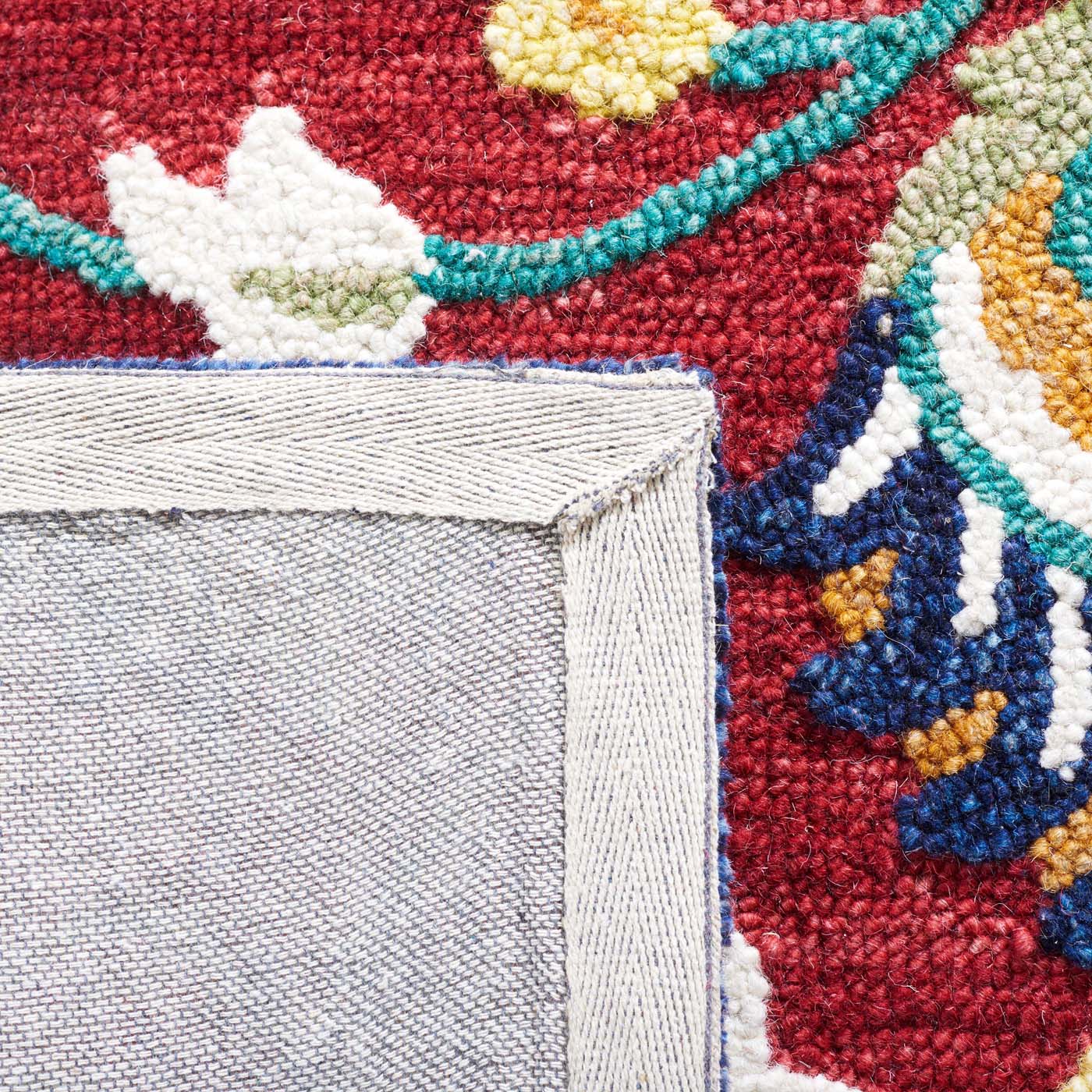 Safavieh Blossom 562 Rug, BLM562 - Red / Ivory