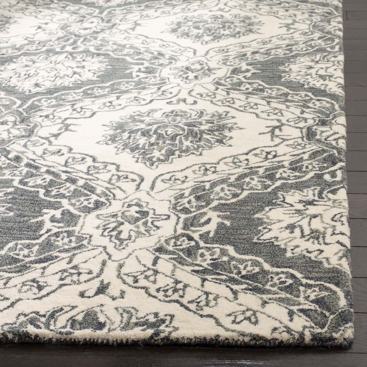 Safavieh Blossom 601 Rug, BLM601 - Blue / Ivory