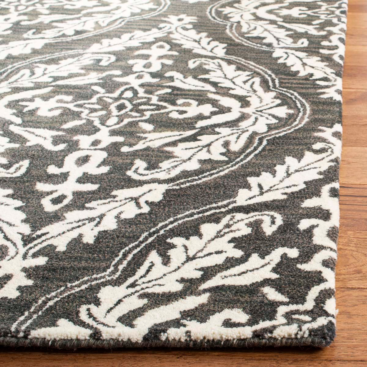 Safavieh Blossom 602 Rug, BLM602 - Charcoal / Ivory