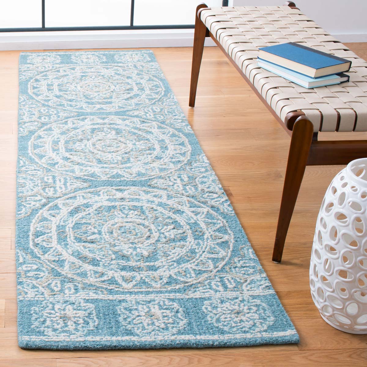 Safavieh Blossom 607 Rug, BLM607 - Blue / Ivory