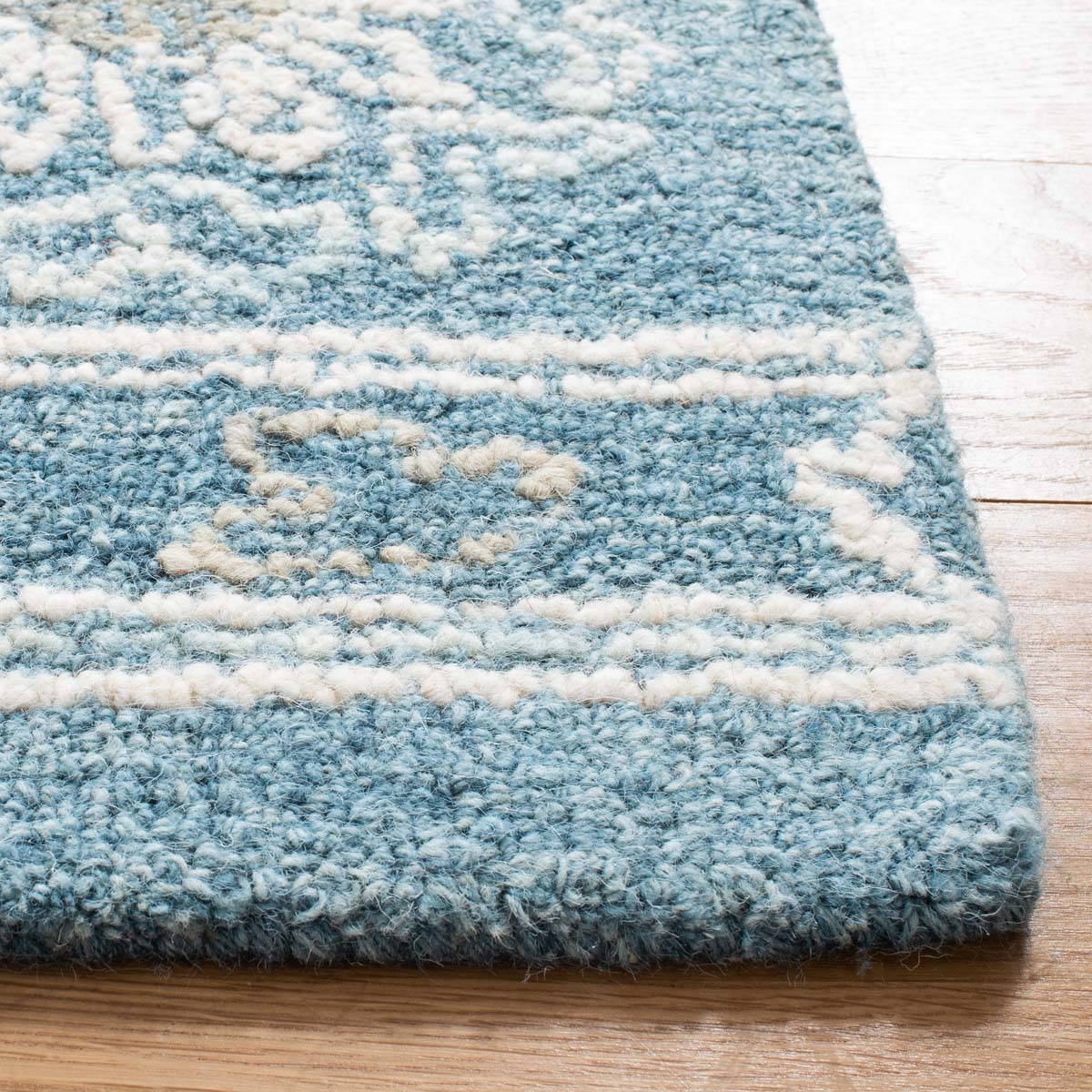 Safavieh Blossom 607 Rug, BLM607 - Blue / Ivory