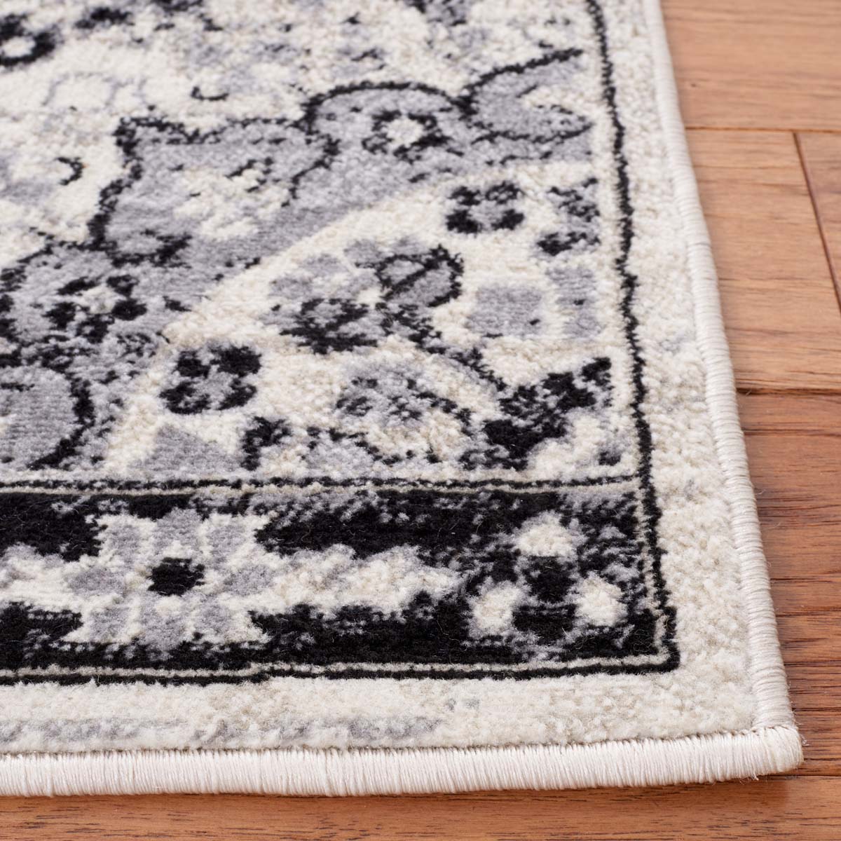 Safavieh Brentwood 802 Rug, White, BNT802 - Ivory / Black