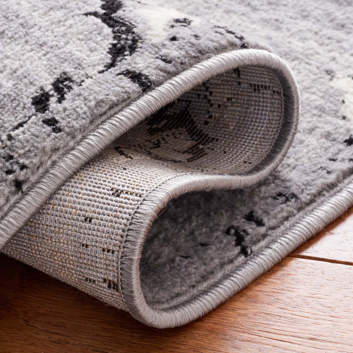 Safavieh Brentwood 802 Rug, Black, BNT802 - Silver / Black