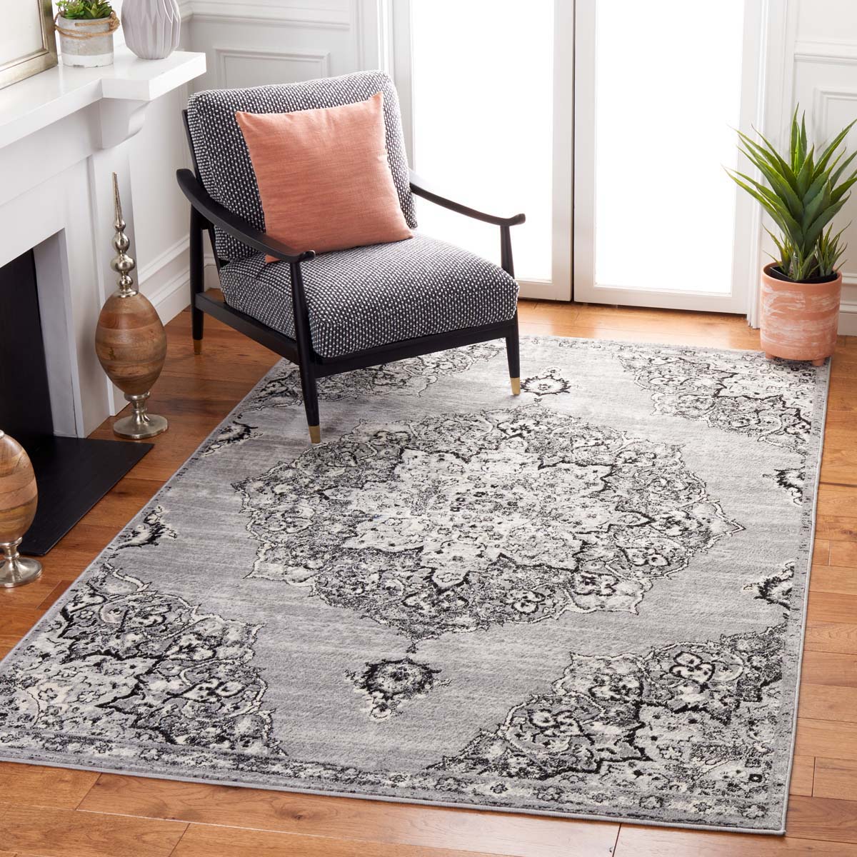 Safavieh Brentwood 802 Rug, Black, BNT802 - Silver / Black