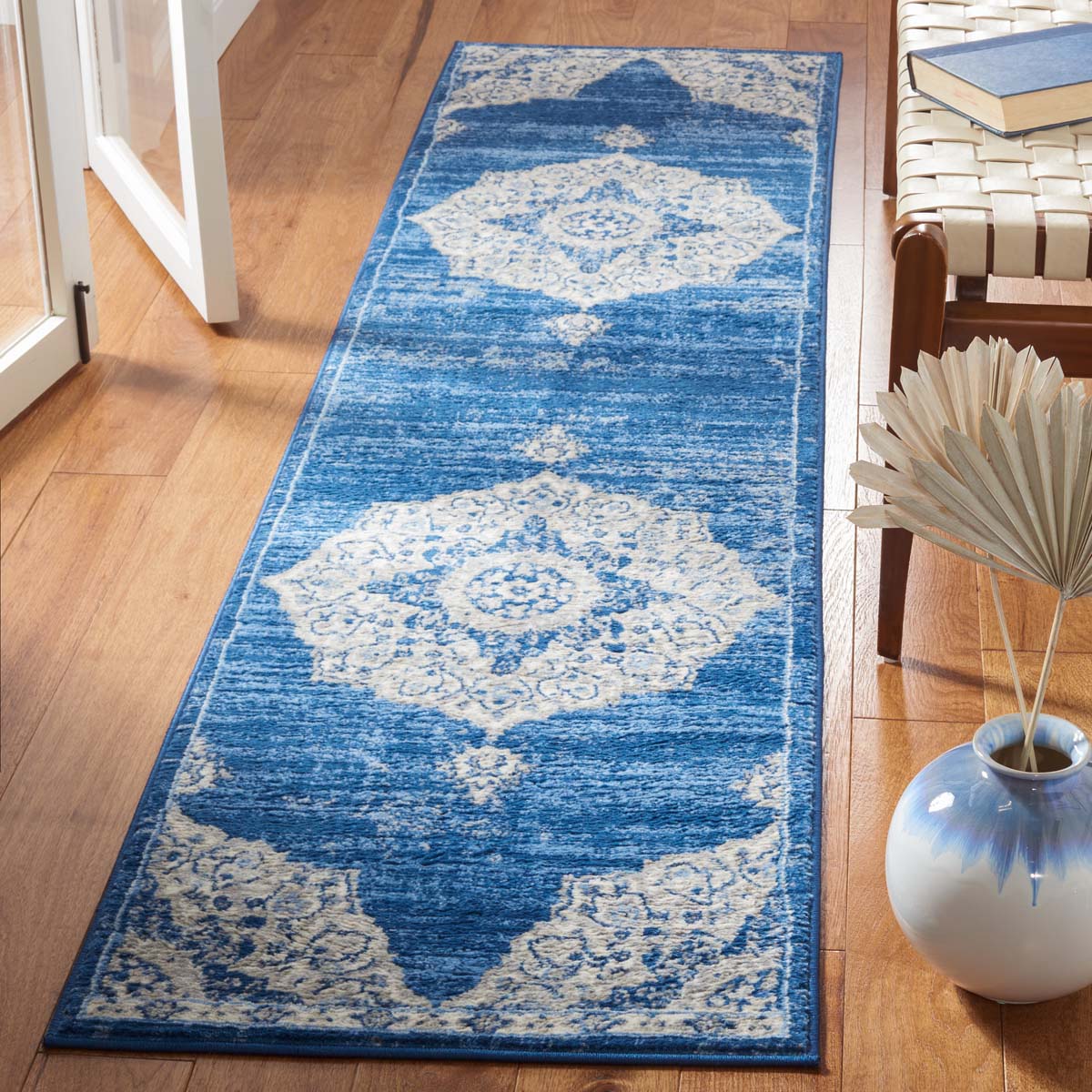 Safavieh Brentwood 802 Rug, Blue, BNT802 - Navy / Ivory