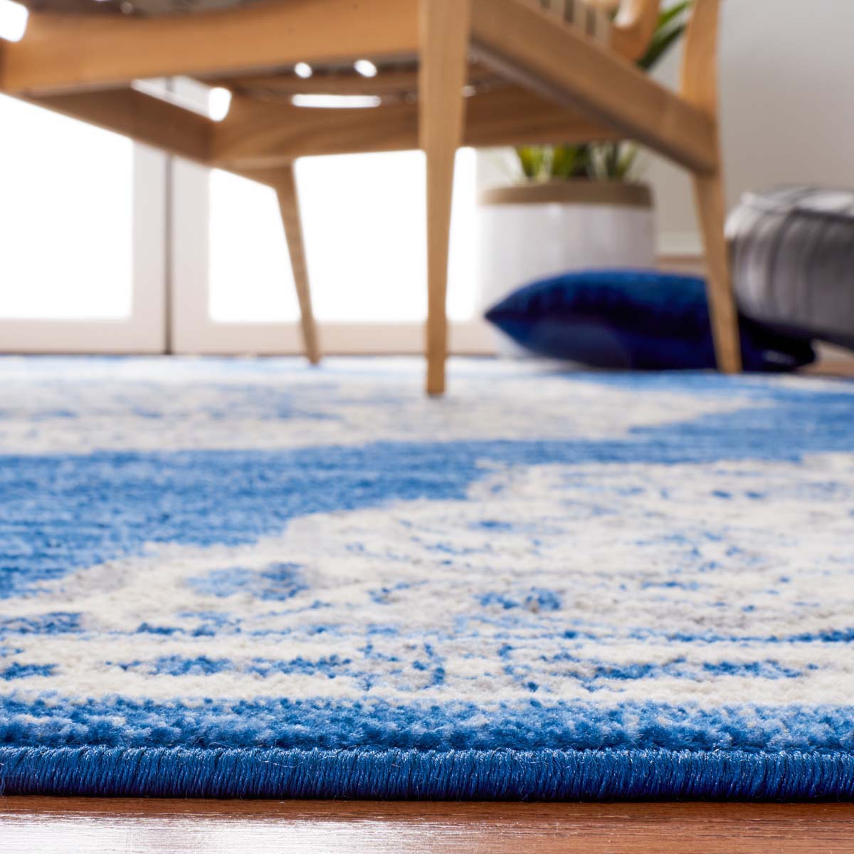 Safavieh Brentwood 802 Rug, Blue, BNT802 - Navy / Ivory