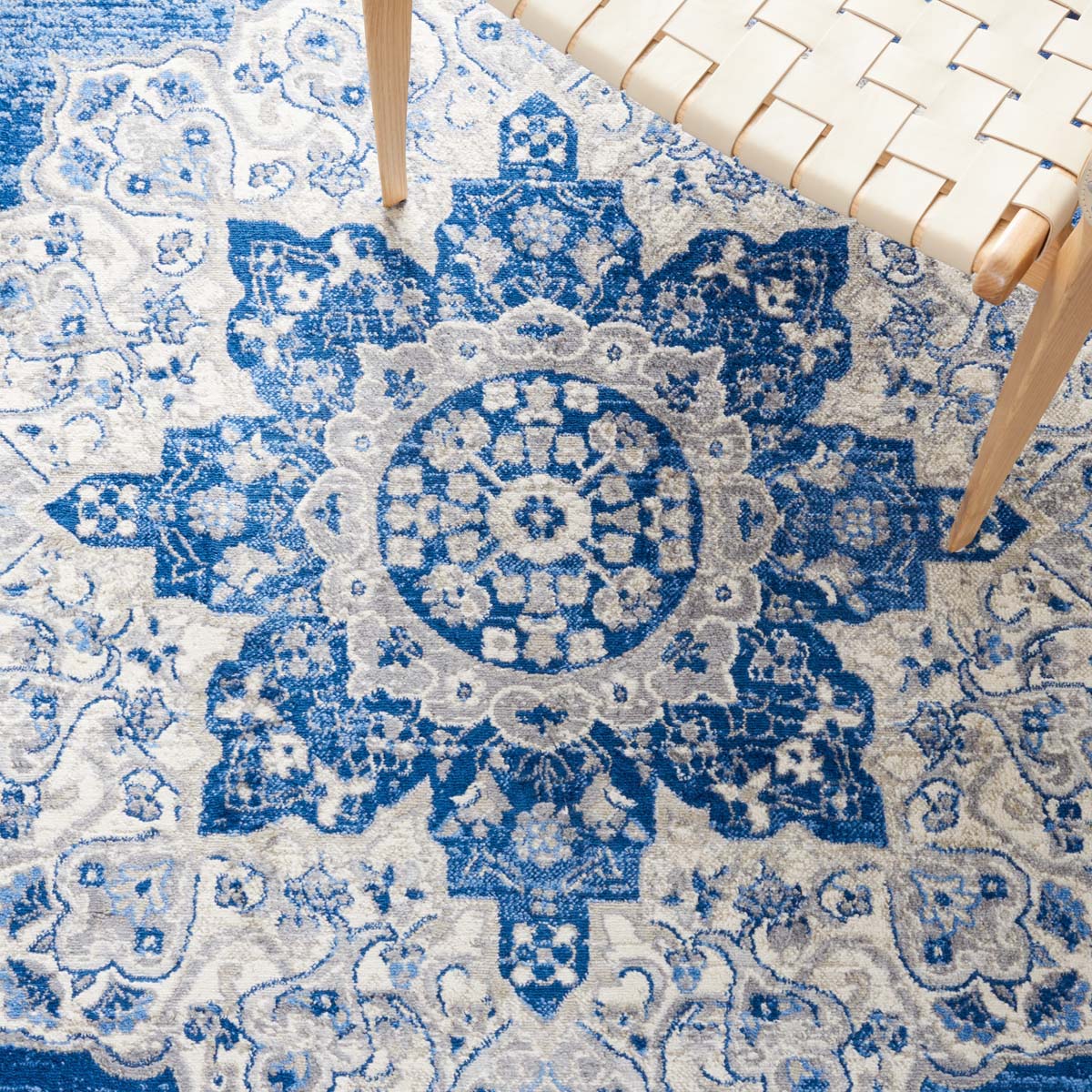 Safavieh Brentwood 802 Rug, Blue, BNT802 - Navy / Ivory