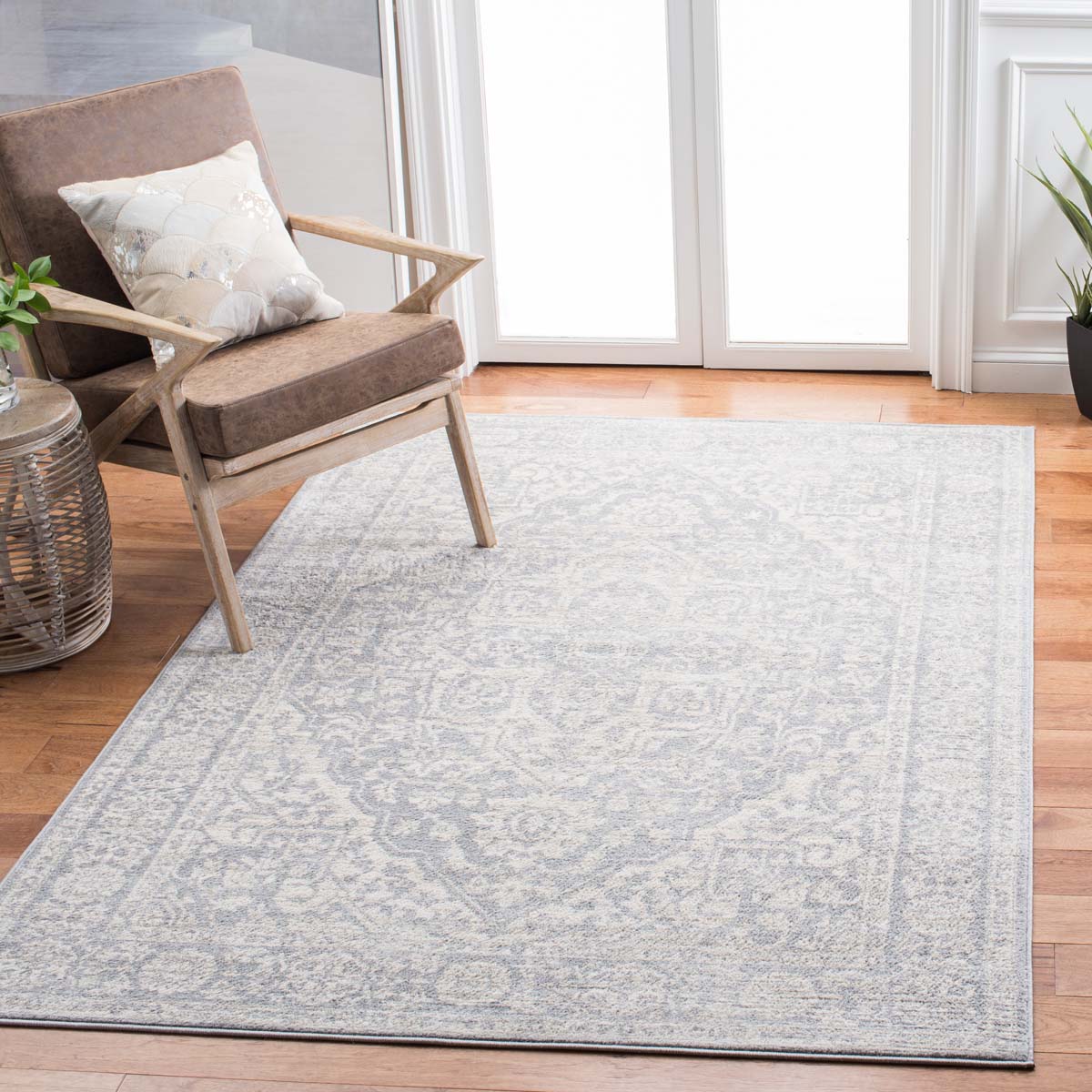 Safavieh Brentwood 832 Rug, Grey, BNT832 - Light Grey / Ivory