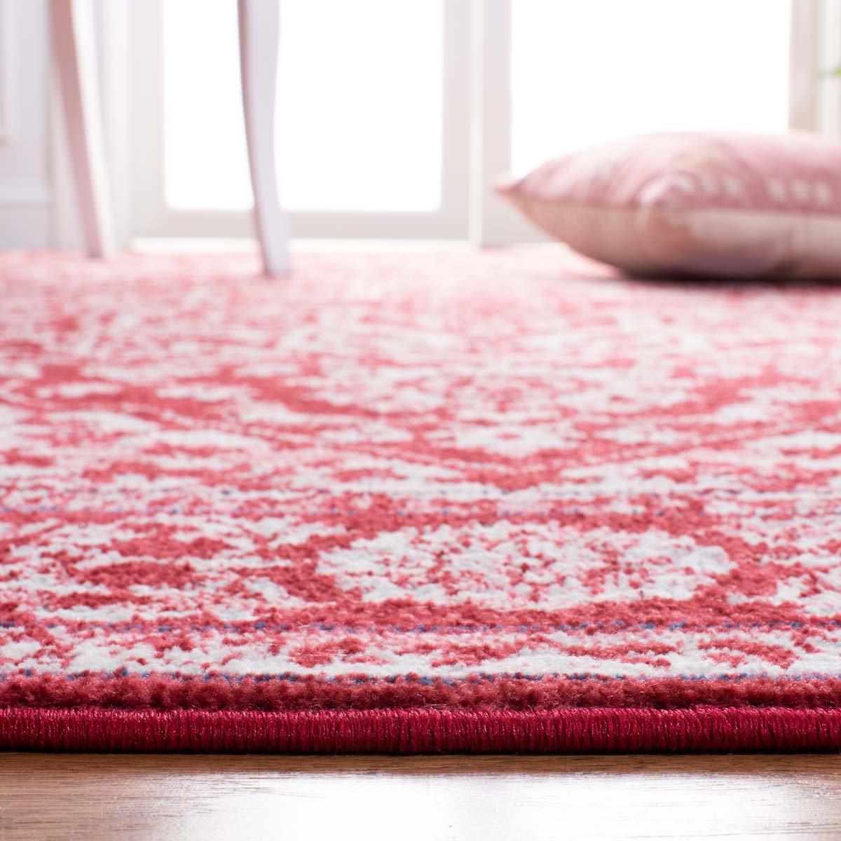 Safavieh Brentwood 832 Rug, Red, BNT832 - Red / Ivory