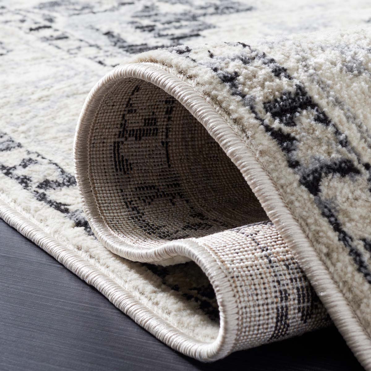 Safavieh Brentwood 851 Rug, White, BNT851 - Ivory / Black