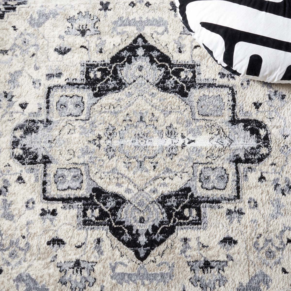 Safavieh Brentwood 851 Rug, White, BNT851 - Ivory / Black