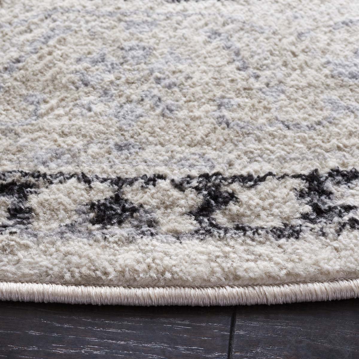 Safavieh Brentwood 851 Rug, White, BNT851 - Ivory / Black