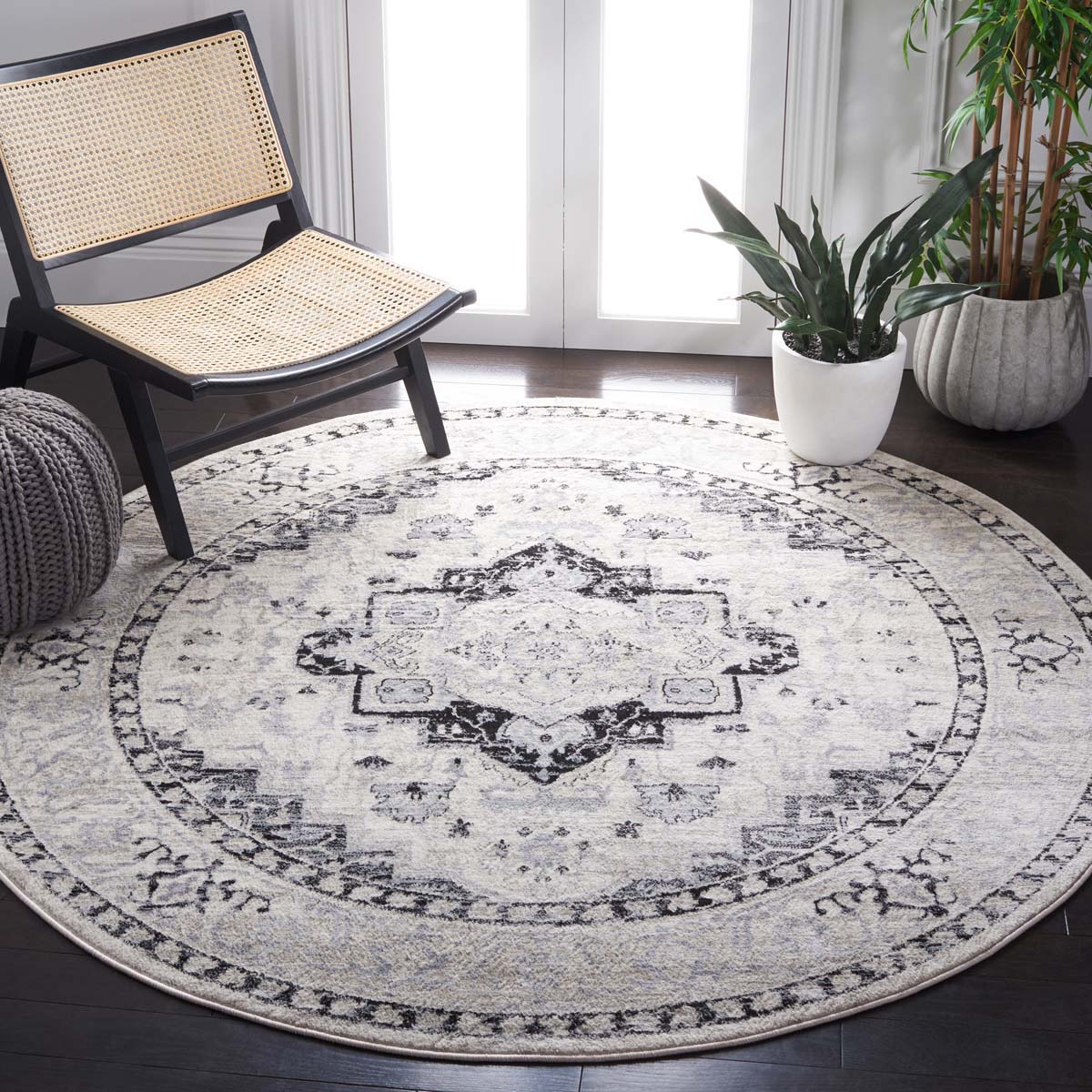 Safavieh Brentwood 851 Rug, White, BNT851 - Ivory / Black