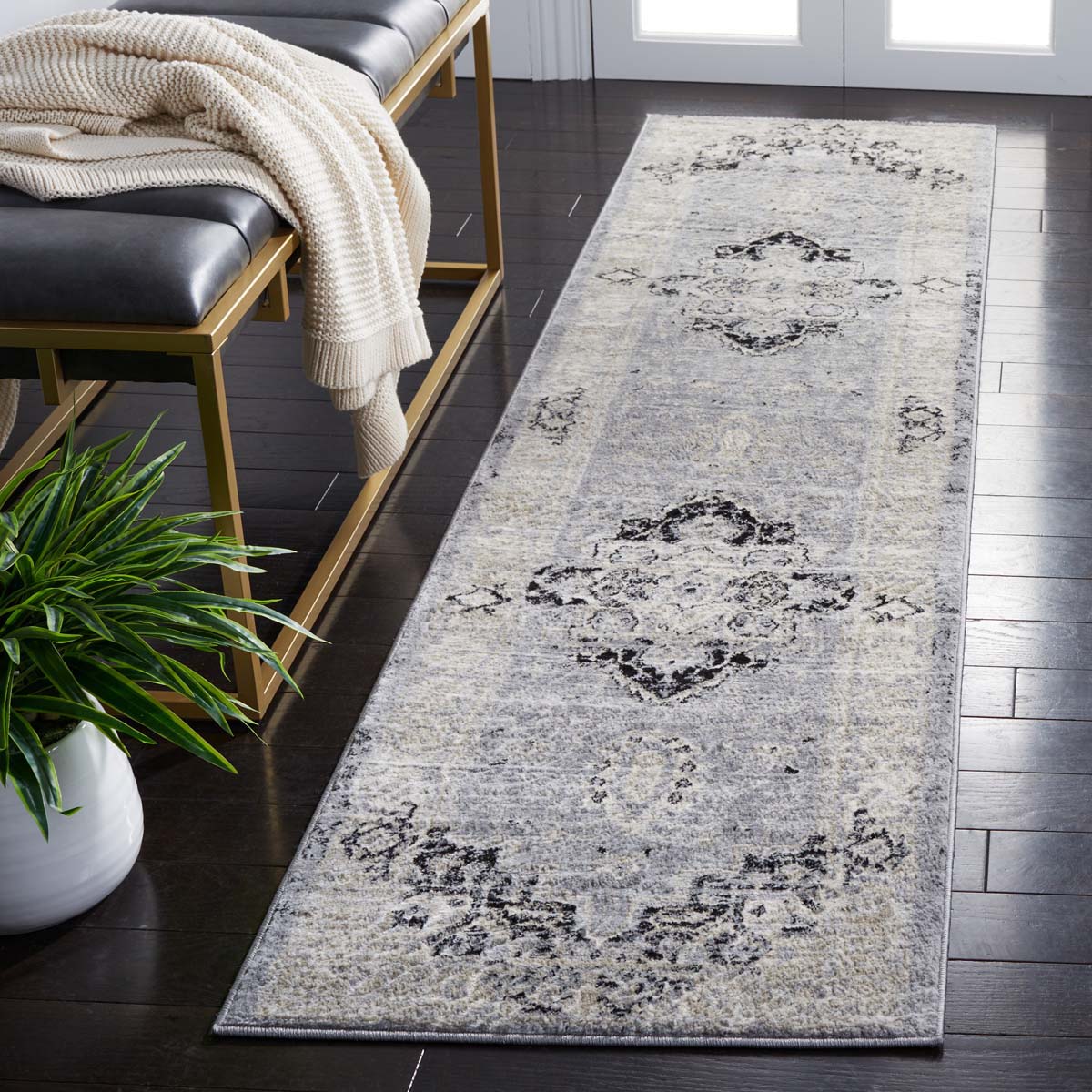 Safavieh Brentwood 851 Rug, Black, BNT851 - Silver / Black