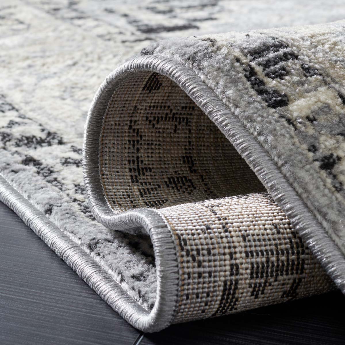 Safavieh Brentwood 851 Rug, Black, BNT851 - Silver / Black