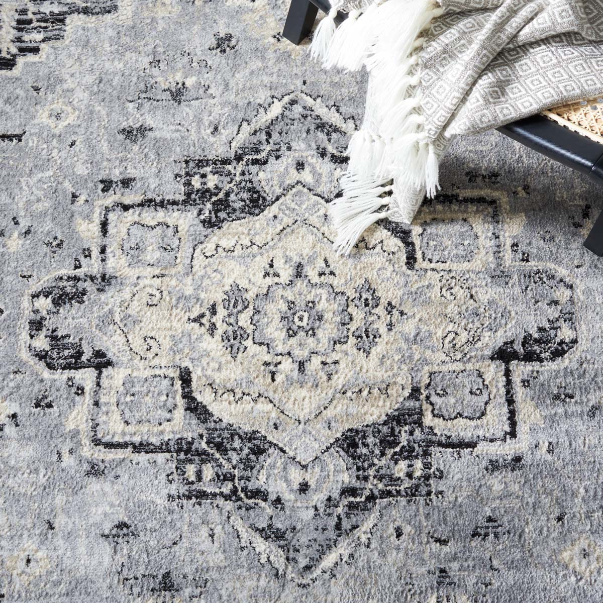 Safavieh Brentwood 851 Rug, Black, BNT851 - Silver / Black