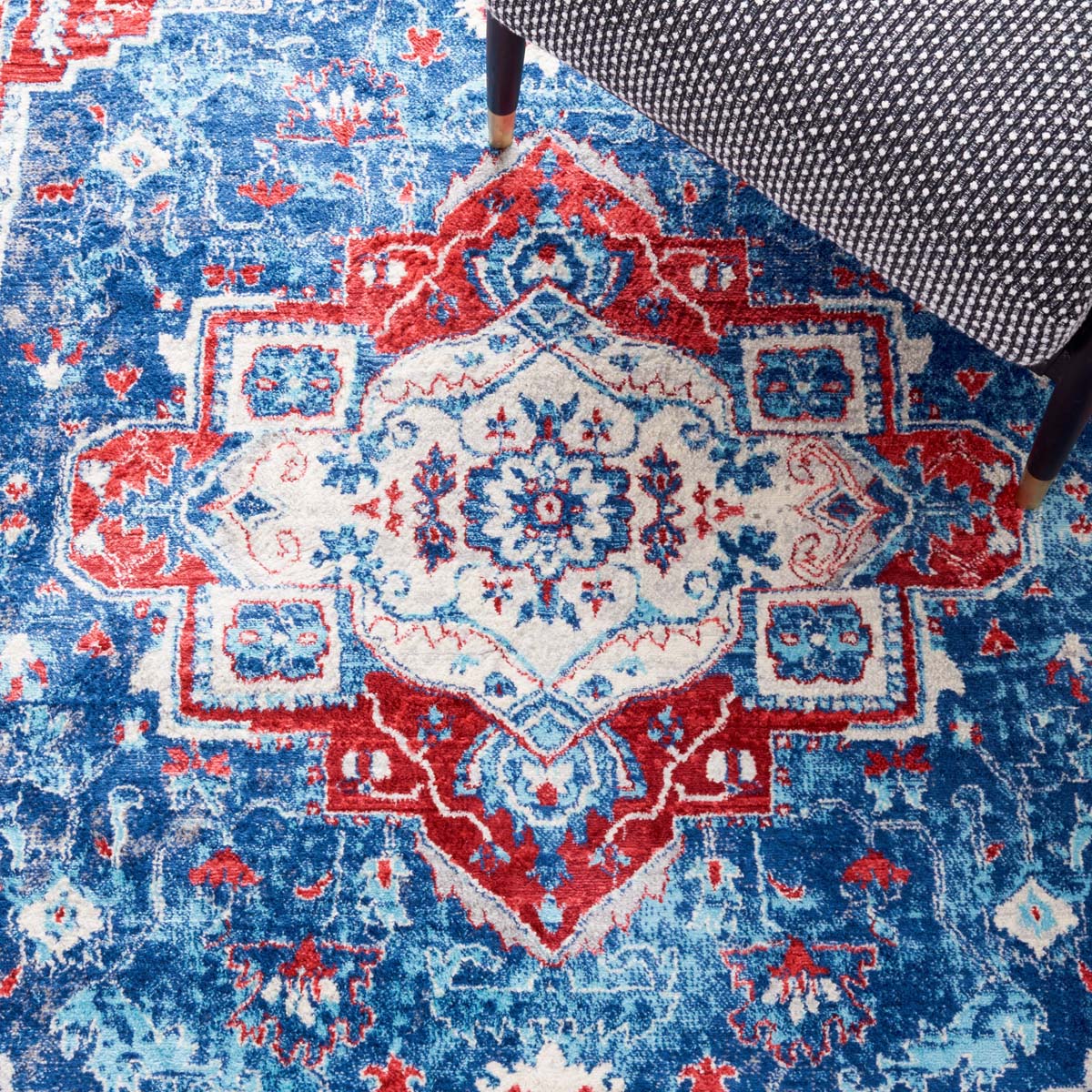 Safavieh Brentwood 851 Rug, Red, BNT851 - Navy / Red