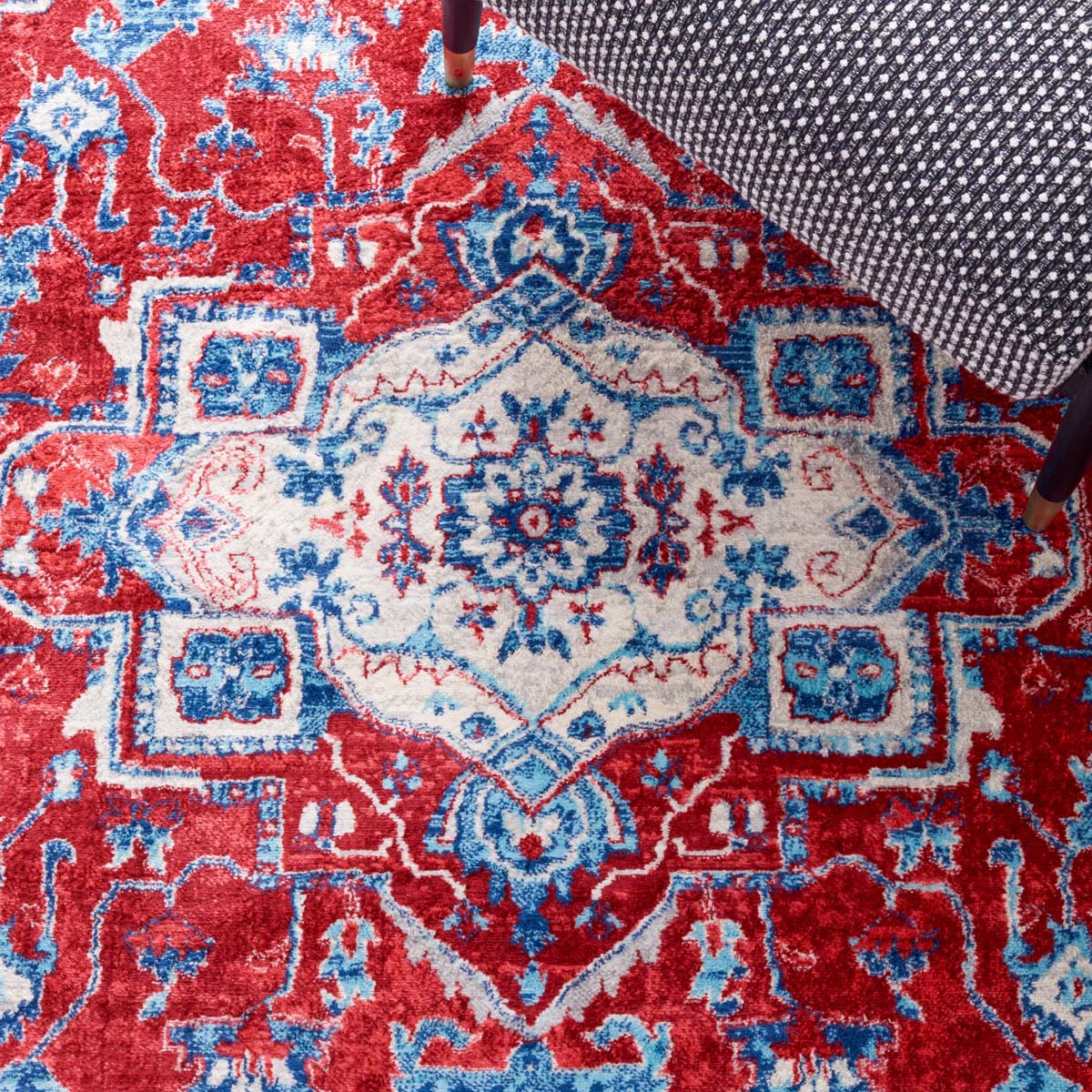 Safavieh Brentwood 851 Rug, Red, BNT851 - Red / Beige