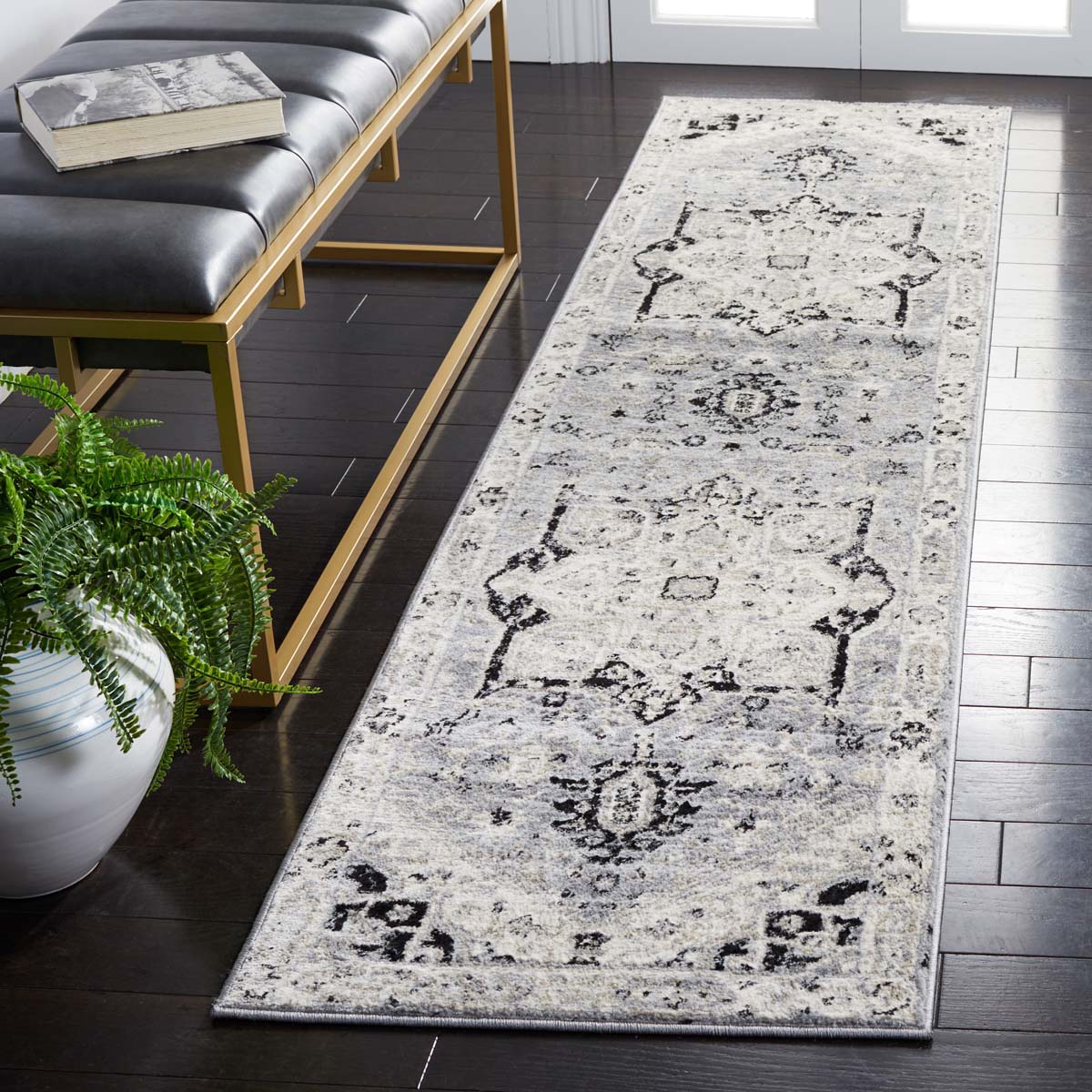 Safavieh Brentwood 852 Rug, Black, BNT852 - Silver / Black