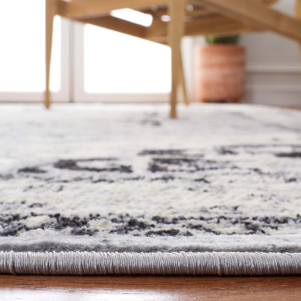 Safavieh Brentwood 852 Rug, Black, BNT852 - Silver / Black