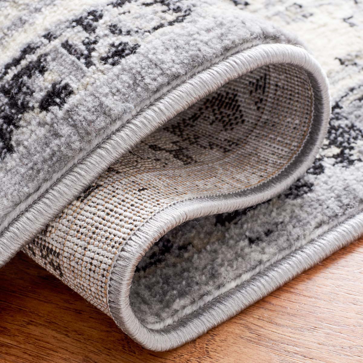 Safavieh Brentwood 852 Rug, Black, BNT852 - Silver / Black