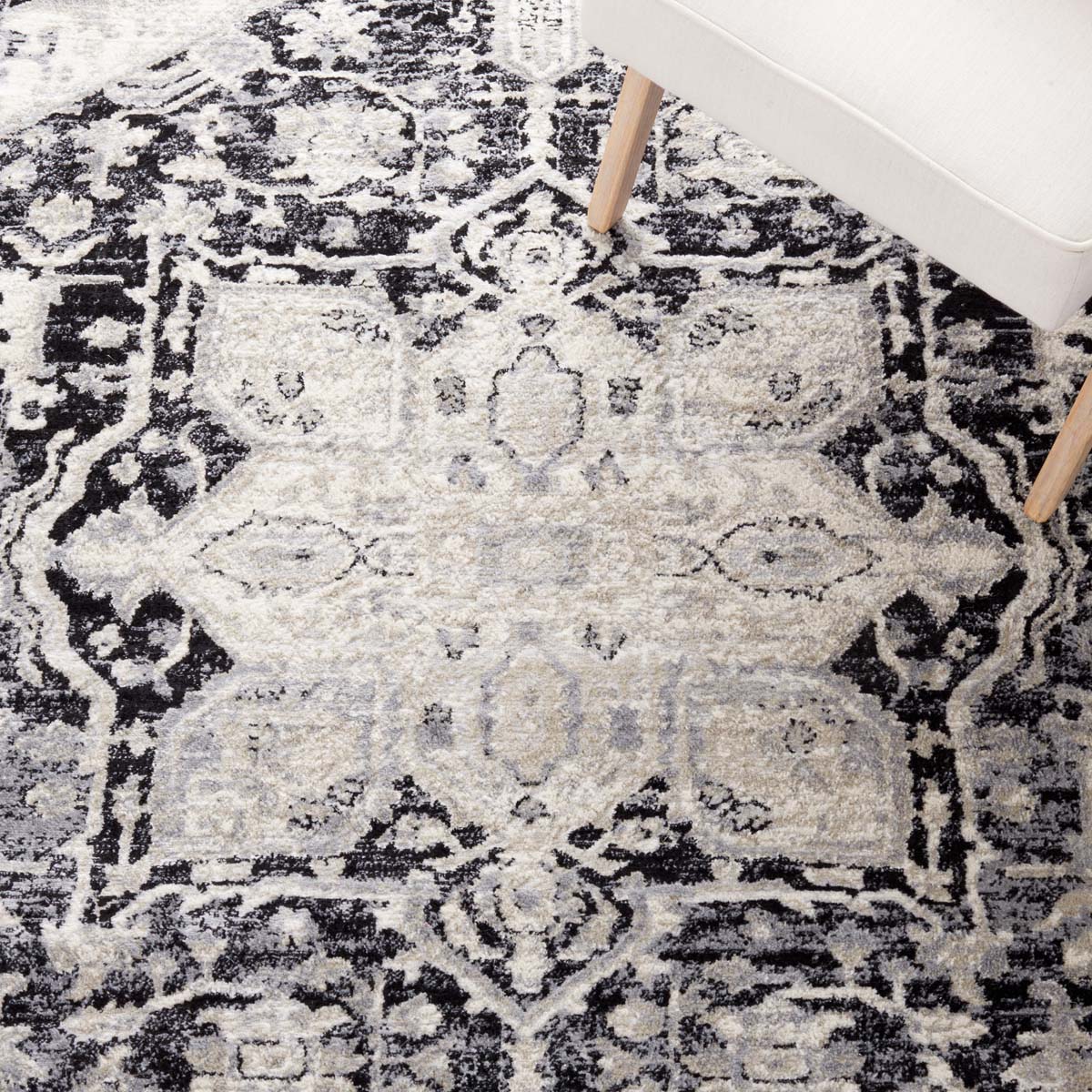 Safavieh Brentwood 852 Rug, Black, BNT852 - Black / Ivory