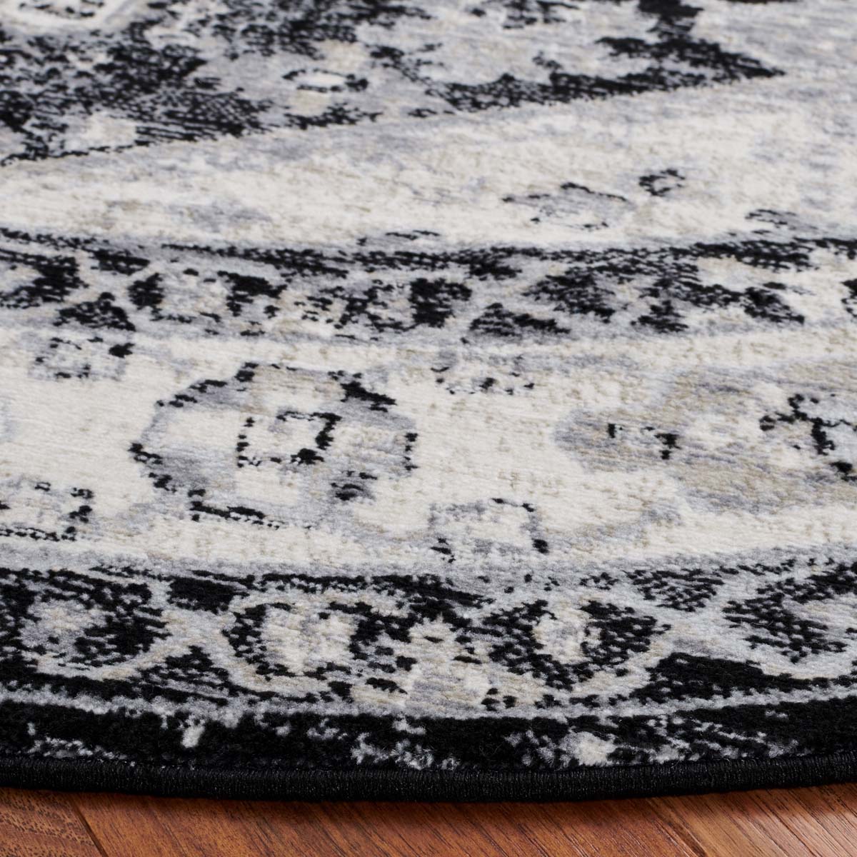 Safavieh Brentwood 852 Rug, Black, BNT852 - Black / Ivory