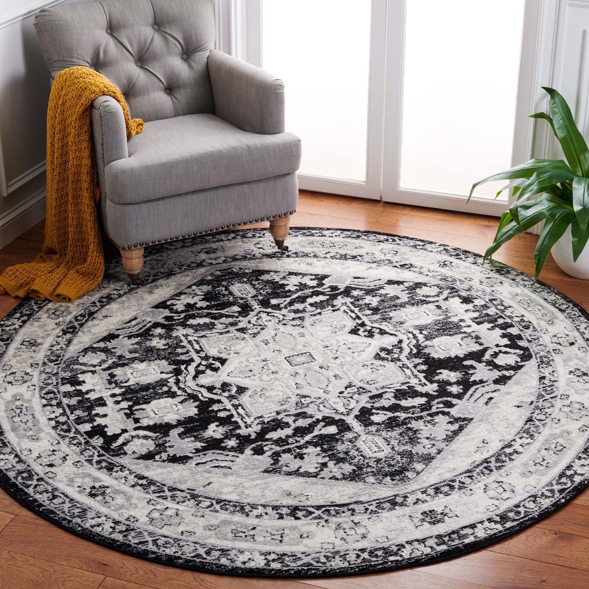 Safavieh Brentwood 852 Rug, Black, BNT852 - Black / Ivory