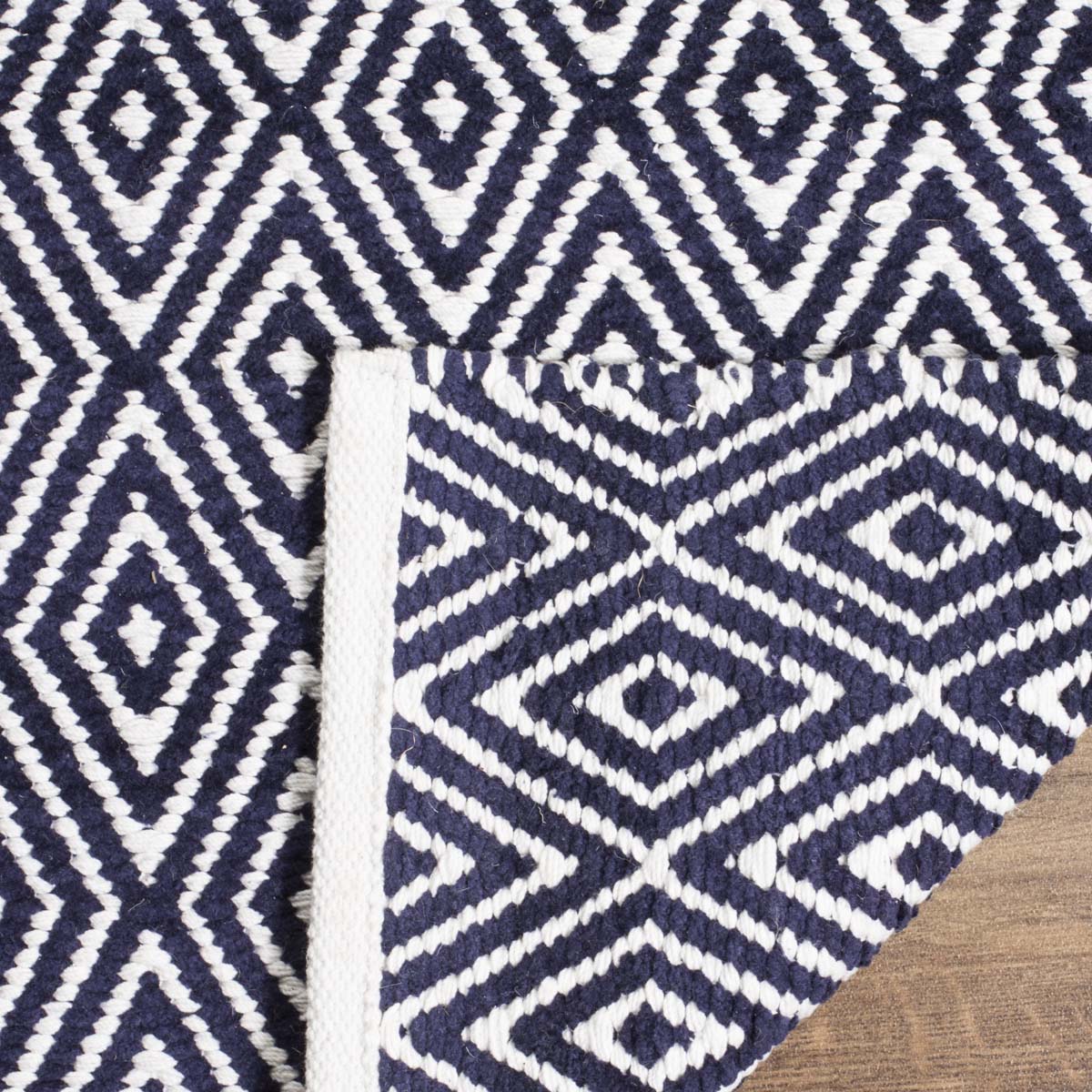 Safavieh Boston 682 Rug, BOS682 - Navy