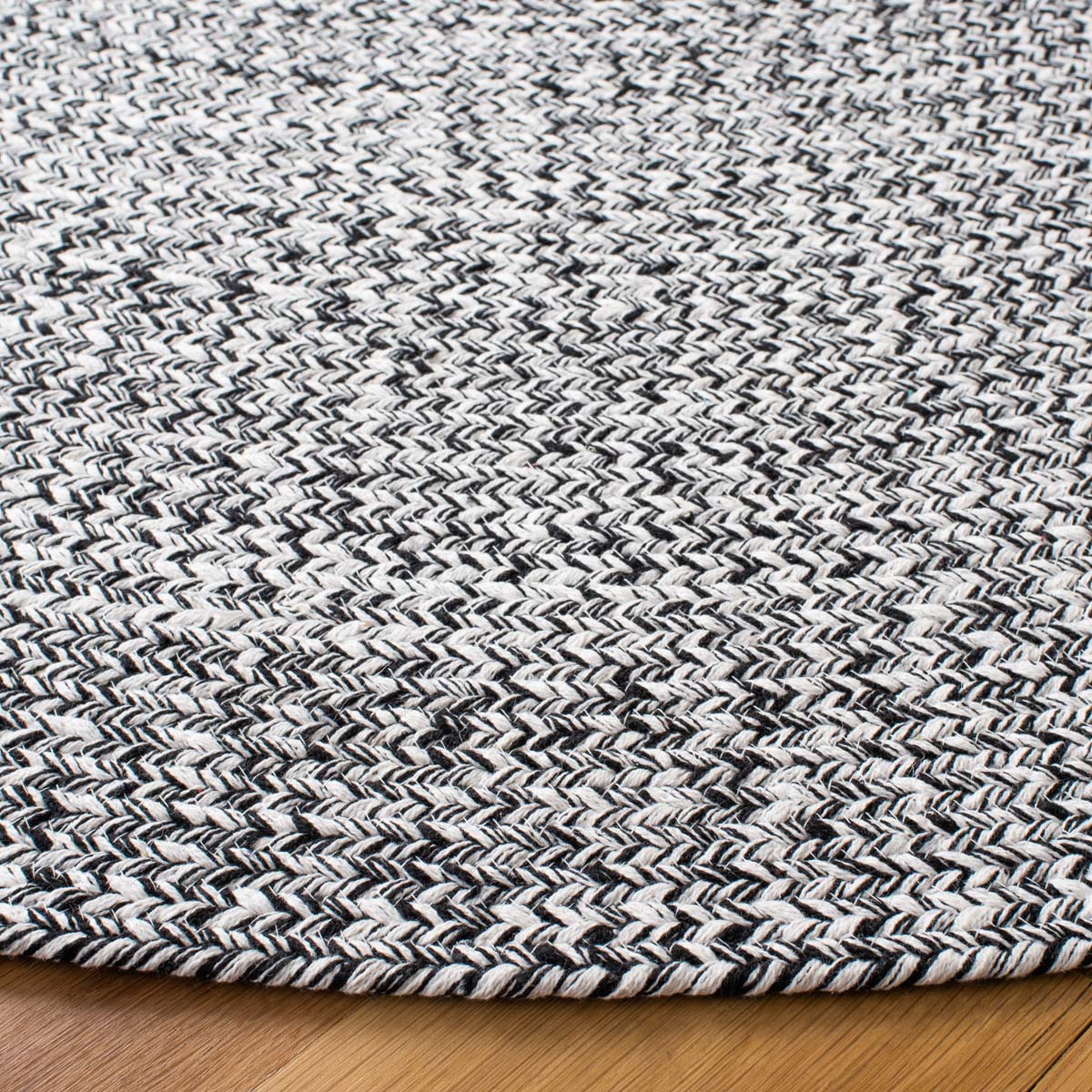 Safavieh Braided 351 Rug, BRD351 - Ivory / Black