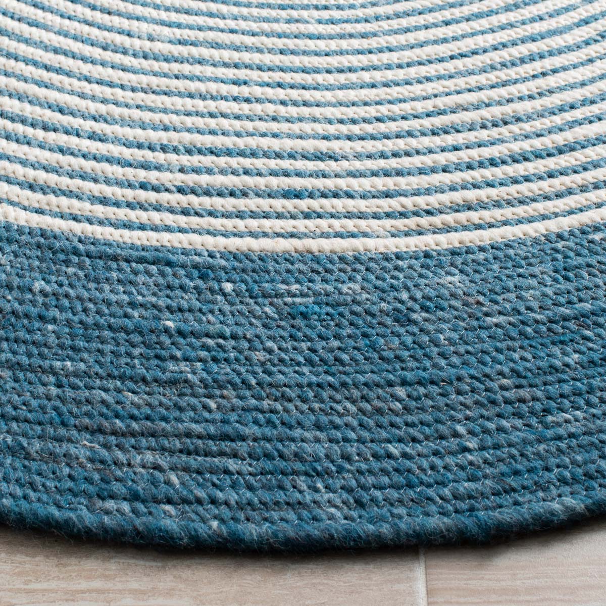 Safavieh Braided 904 Rug, BRD904 - Teal / Ivory