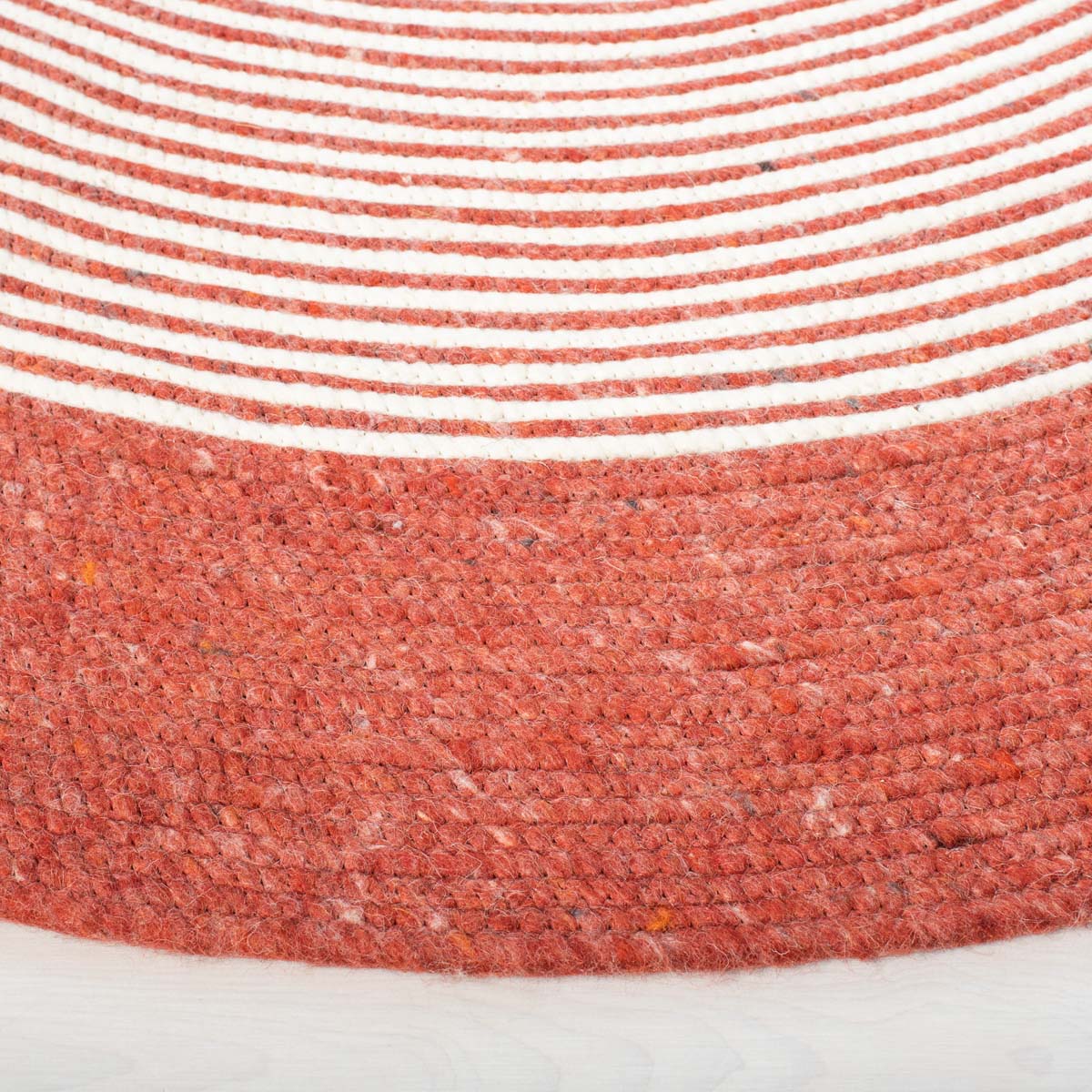 Safavieh Braided 904 Rug, BRD904 - Red / Ivory