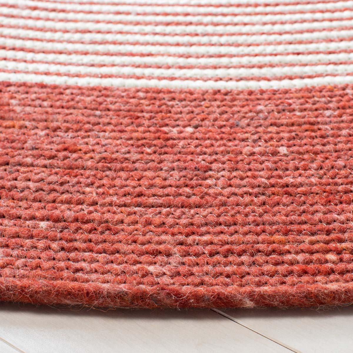 Safavieh Braided 904 Rug, BRD904 - Red / Ivory