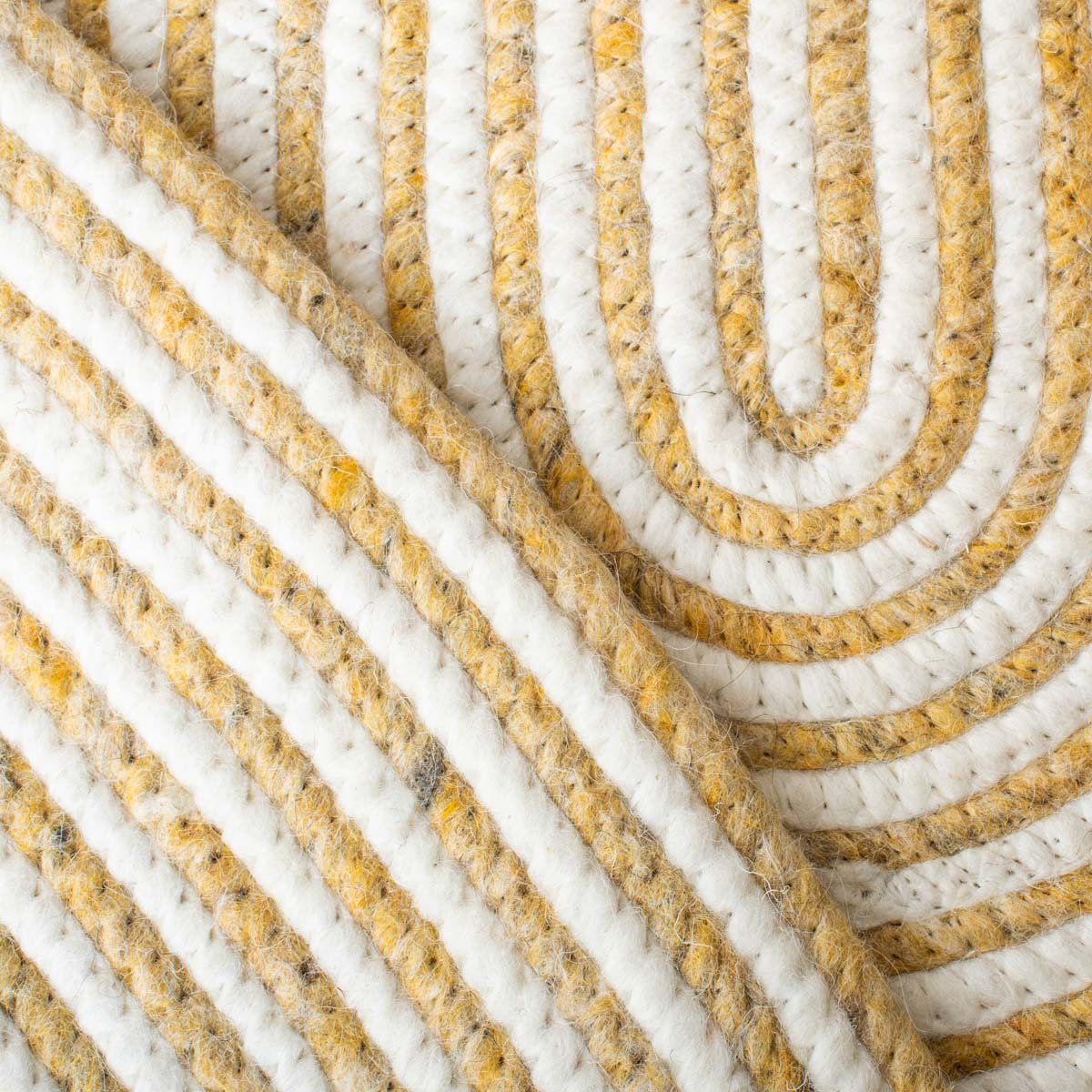 Safavieh Braided 905 Rug, BRD905 - Gold / Ivory