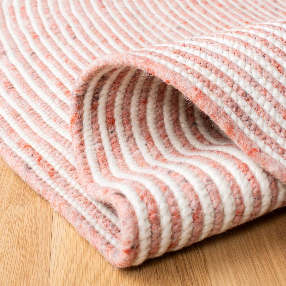 Safavieh Braided 905 Rug, BRD905 - Red / Ivory