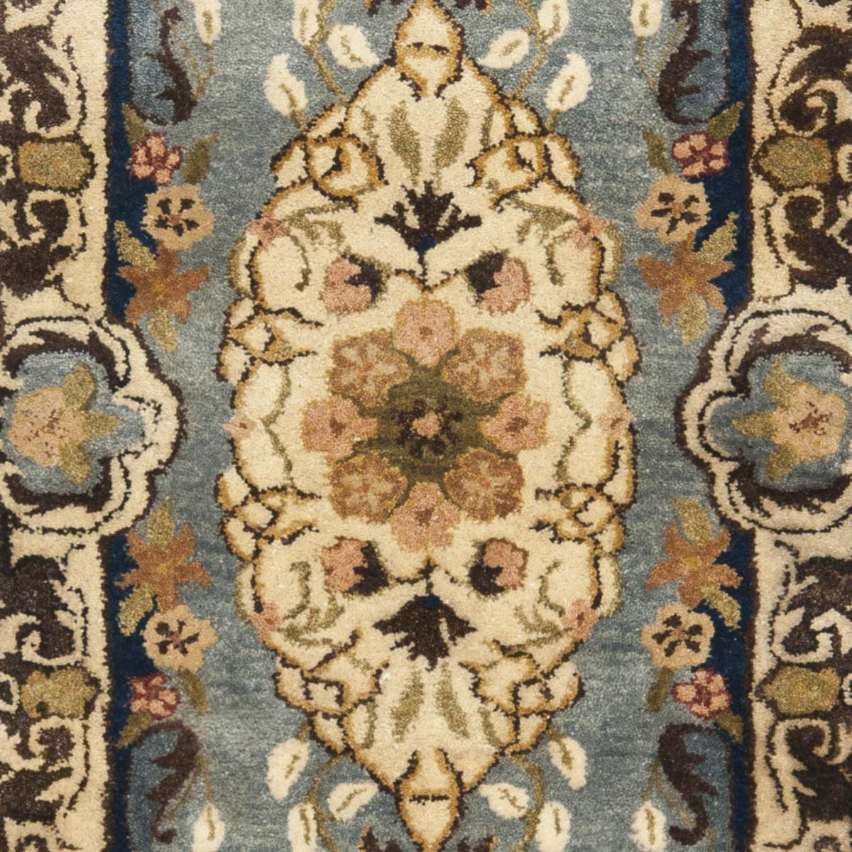 Safavieh Bergama 141 Rug, BRG141 - Light Blue / Ivory