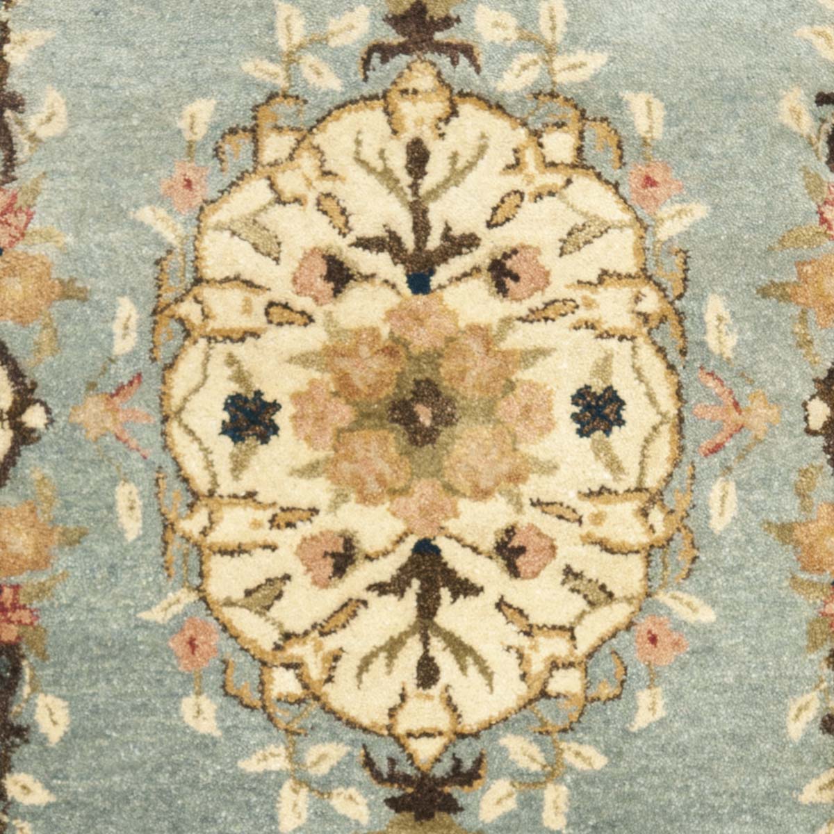 Safavieh Bergama 141 Rug, BRG141 - Light Blue / Ivory
