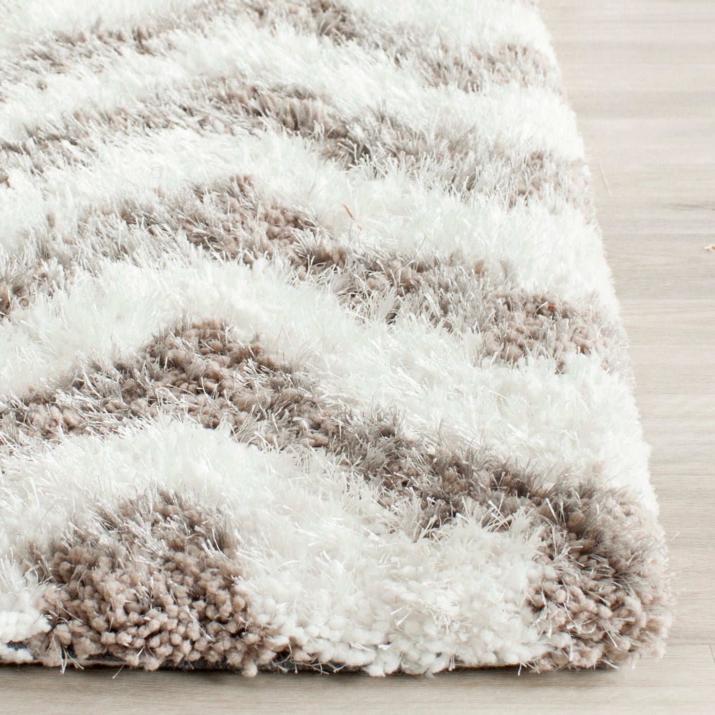 Safavieh Barcelona Shag 320 Rug, BSG320 - Ivory / Silver