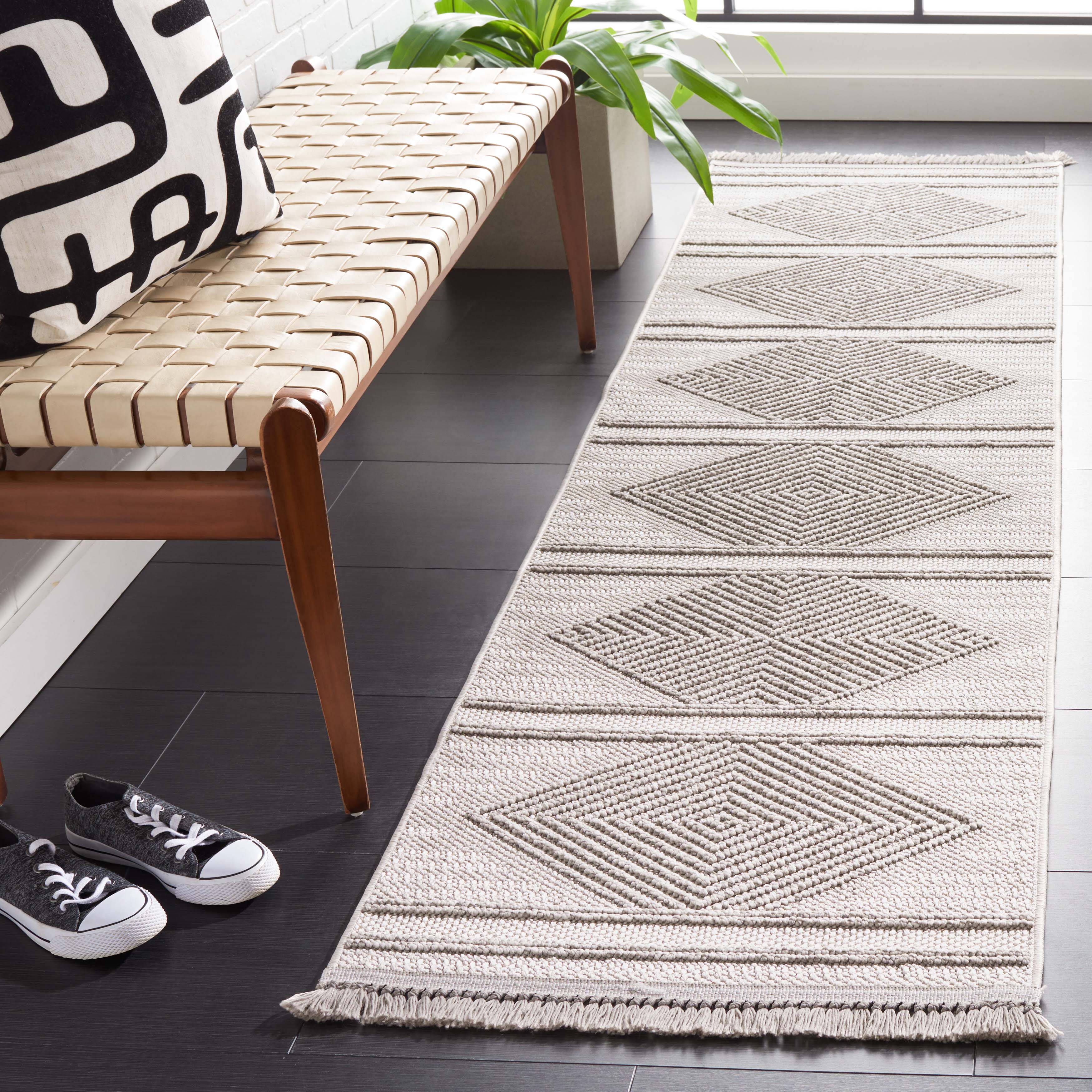 Safavieh Camden 656 Rug, CAD656 - Grey / Ivory