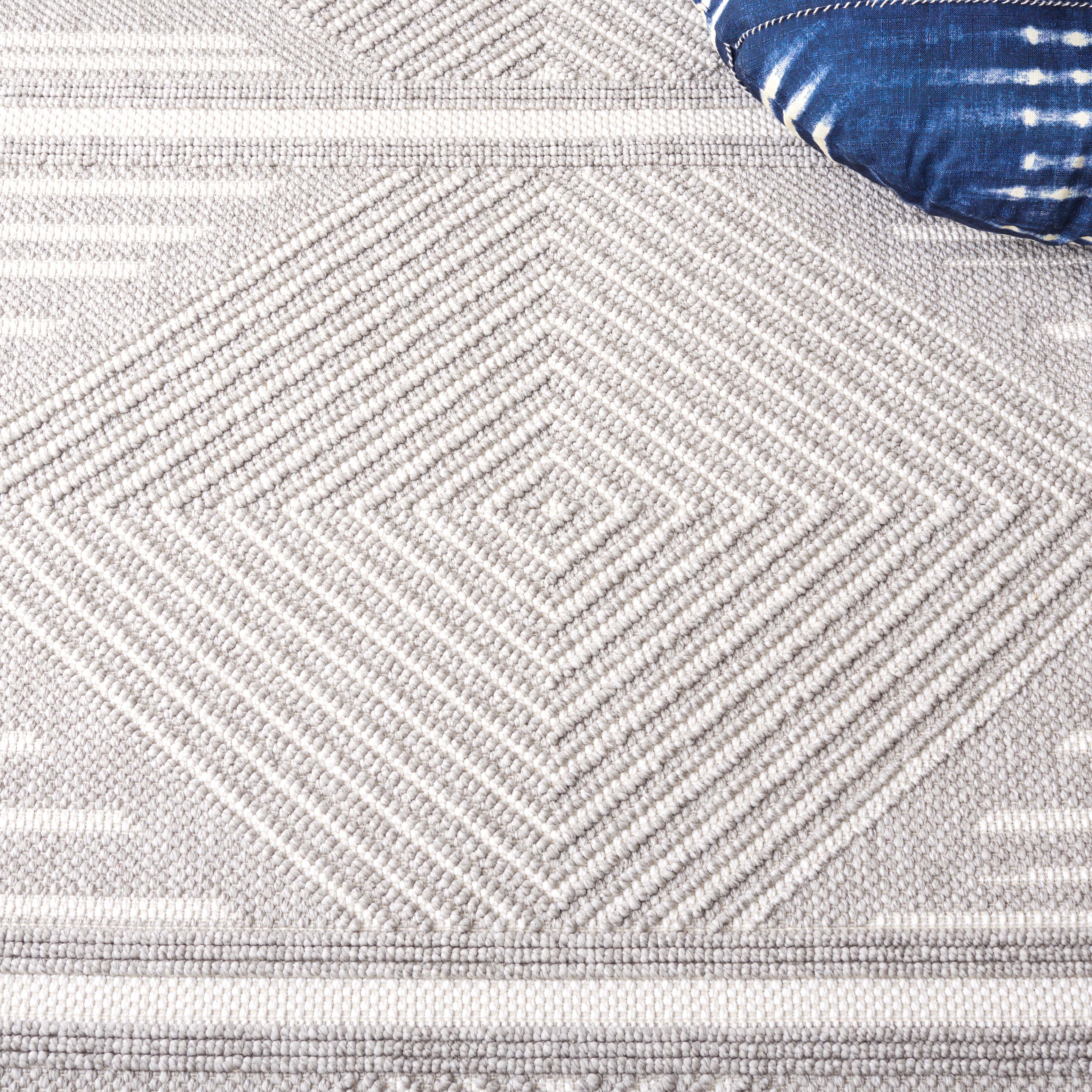 Safavieh Camden 656 Rug, CAD656 - Grey / Ivory