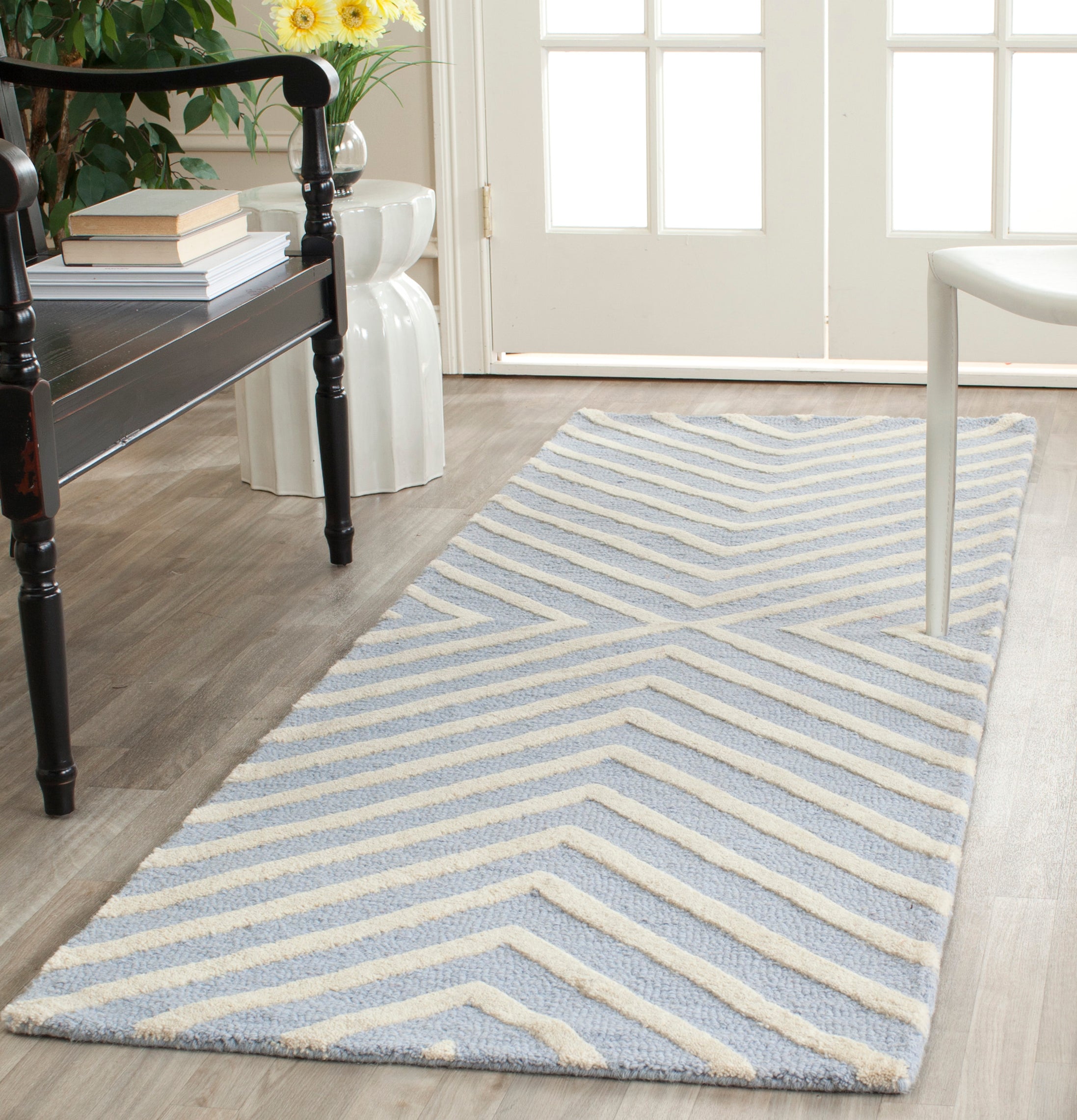 Safavieh Cambridge 129 Rug, CAM129 - Light Blue / Ivory