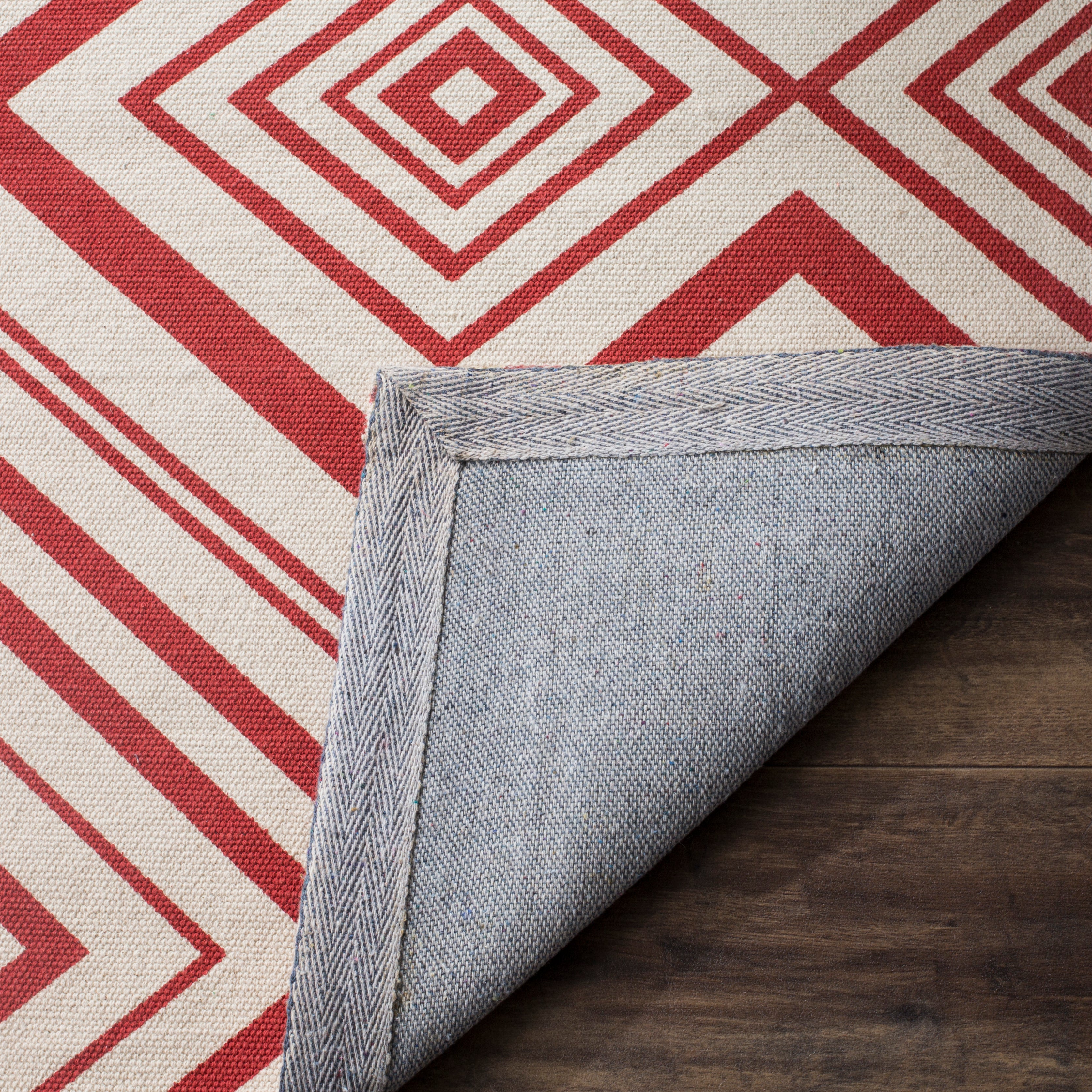 Safavieh Cedar Brook 142 Rug, CDR142 - Ivory / Coral